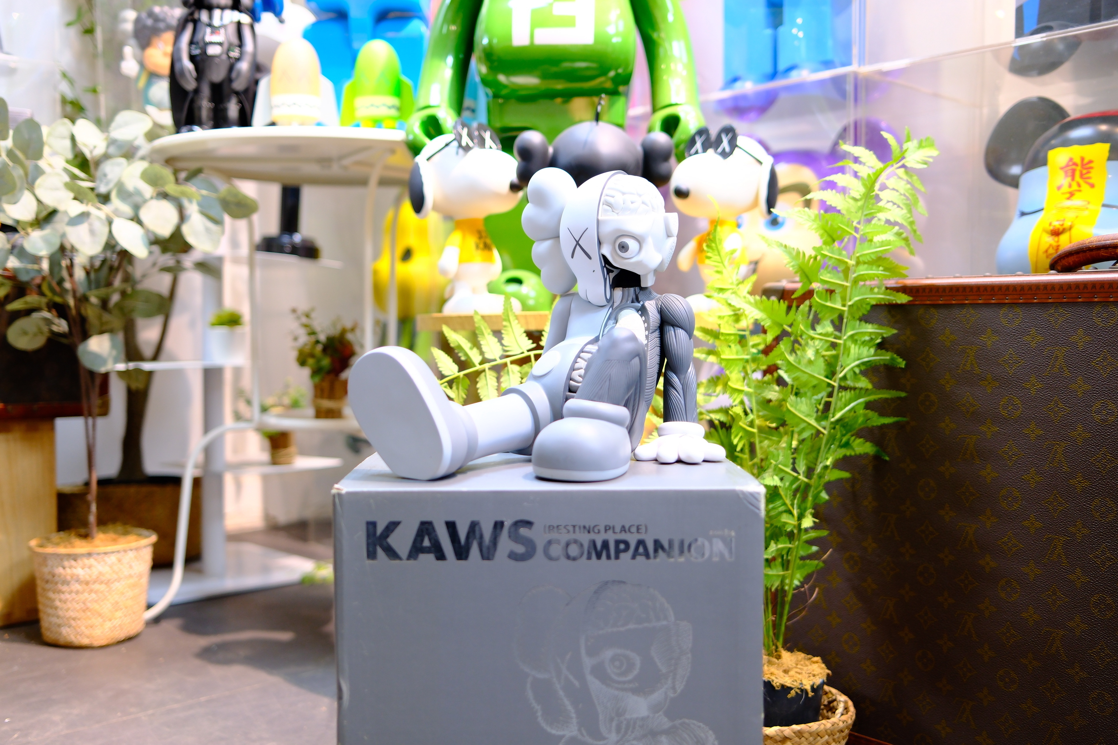 ⭐️Pre-Ownwd🥇現貨🥇KAWS Resting Place Vinyl Figure Grey