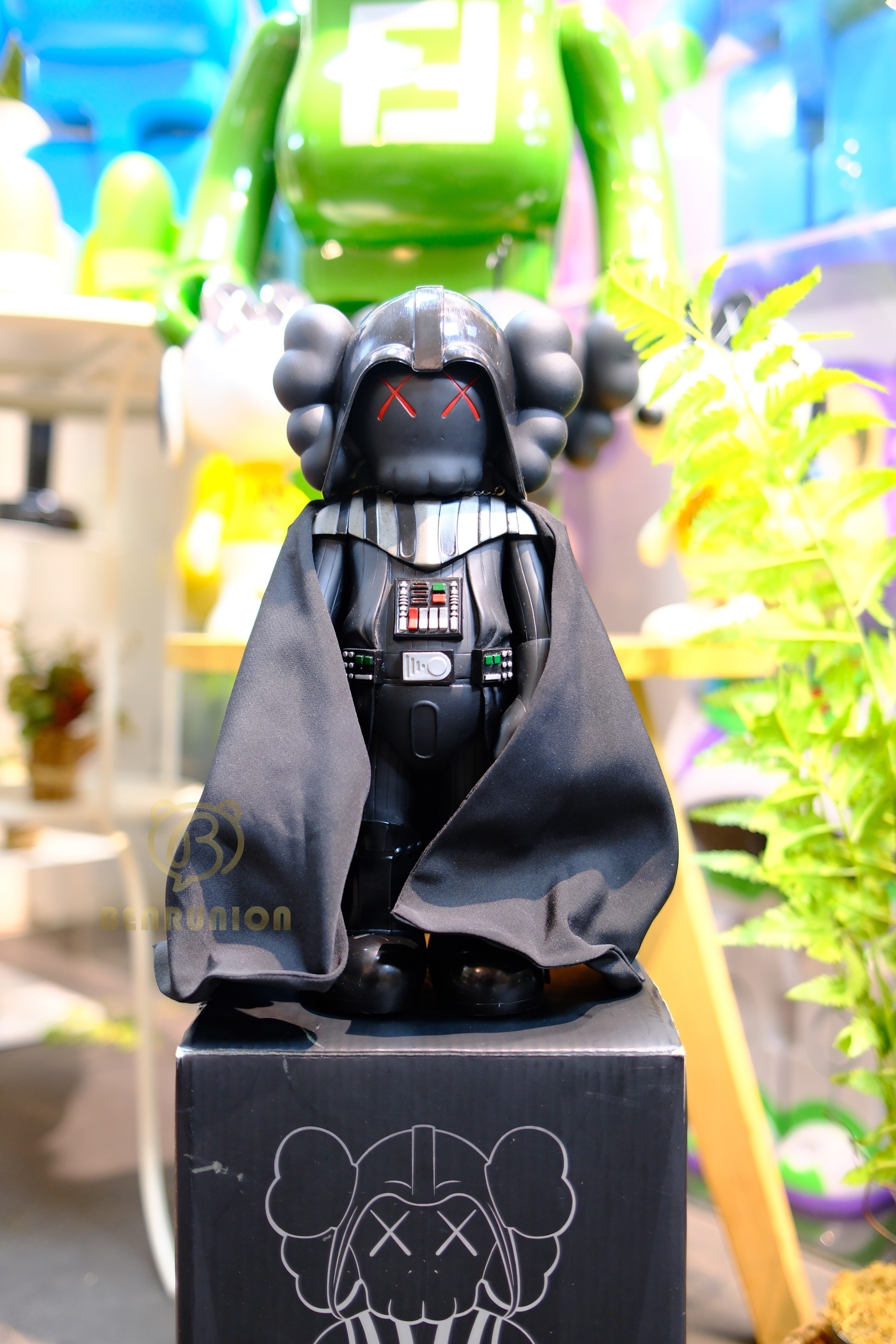 ⭐️Pre-Ownwd🥇現貨🥇KAWS Star Wars Darth Vader Companion with Cape Vinyl Figure