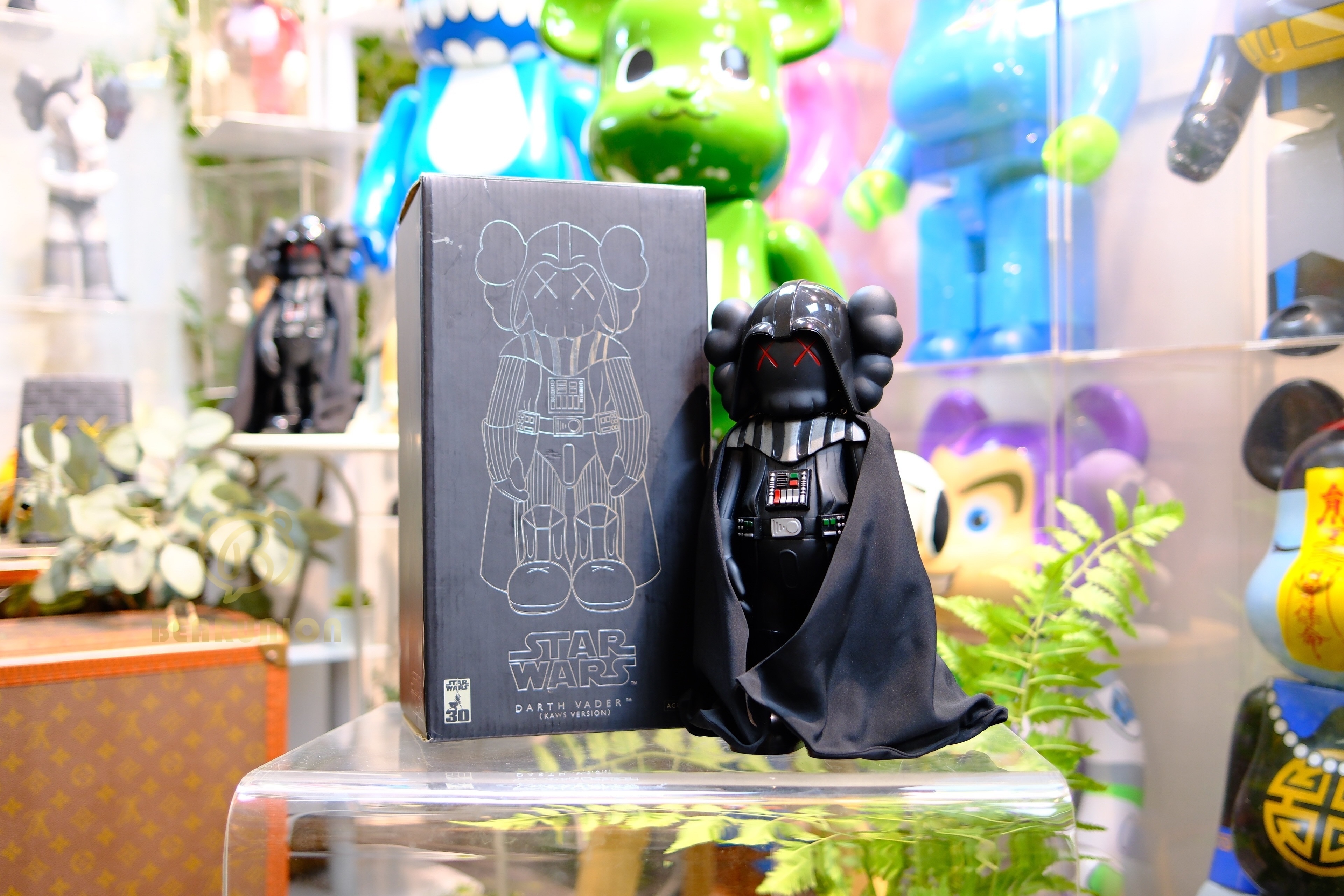 ⭐️Pre-Ownwd🥇現貨🥇KAWS Star Wars Darth Vader Companion with Cape Vinyl Figure