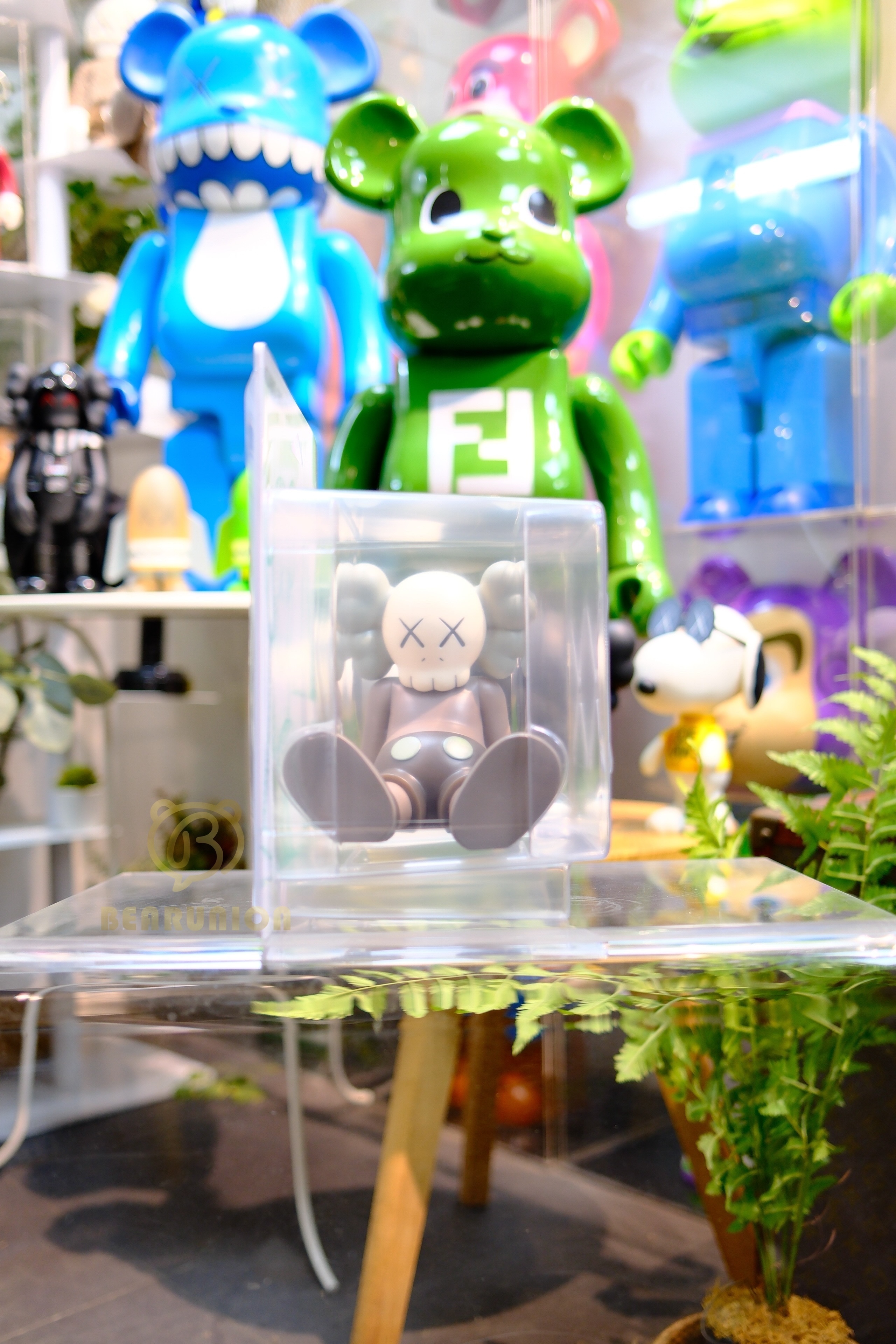 🥇現貨🥇KAWS Holiday Taipei Vinyl Figure Brown