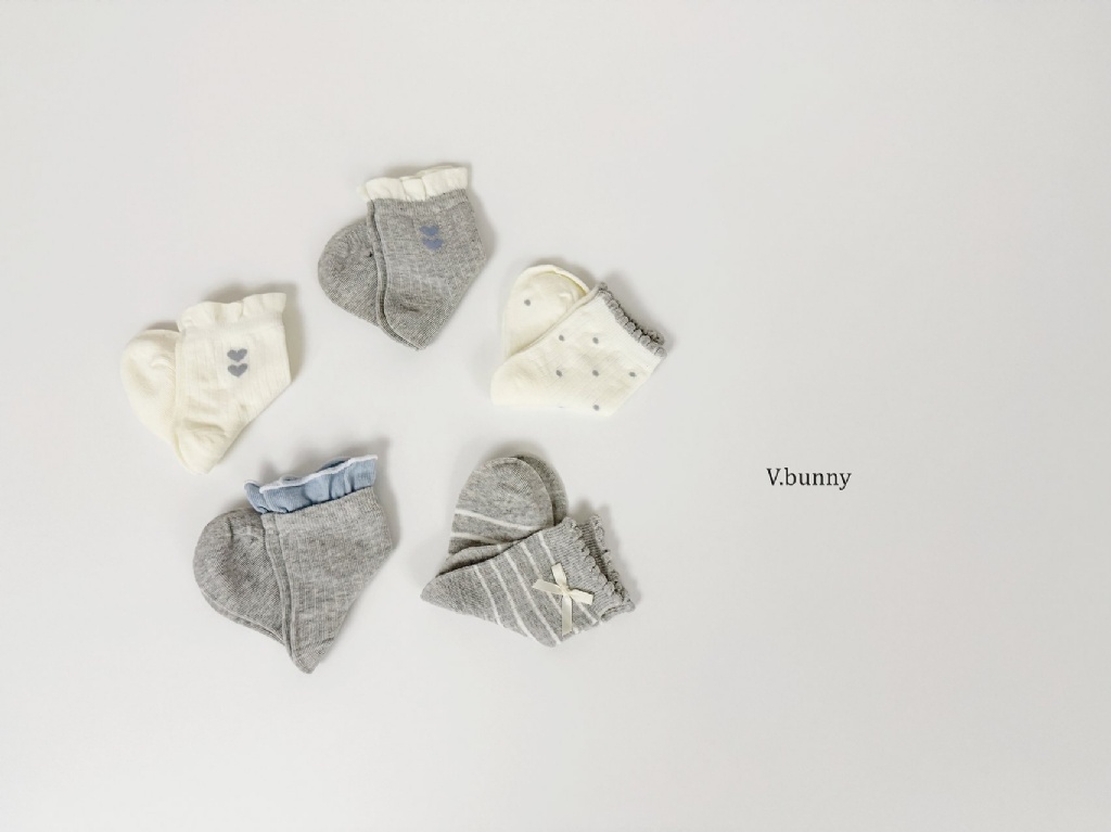 正韓冬Vbunny 灰色系蝴蝶結愛心襪(五入)