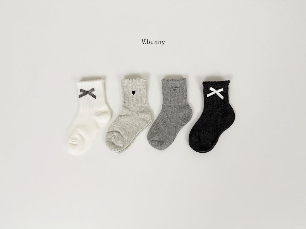正韓冬Vbunny 黑白灰愛心蝴蝶結襪(四入)