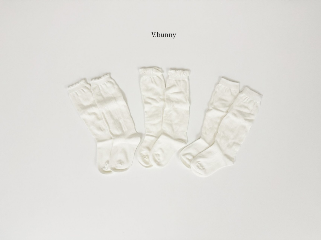 正韓冬Vbunny 米白色系中筒襪(三入)
