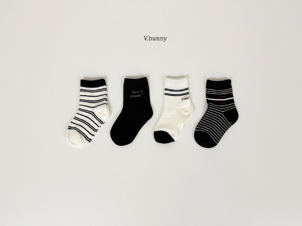 正韓冬Vbunny 黑白色細條紋襪(四入)