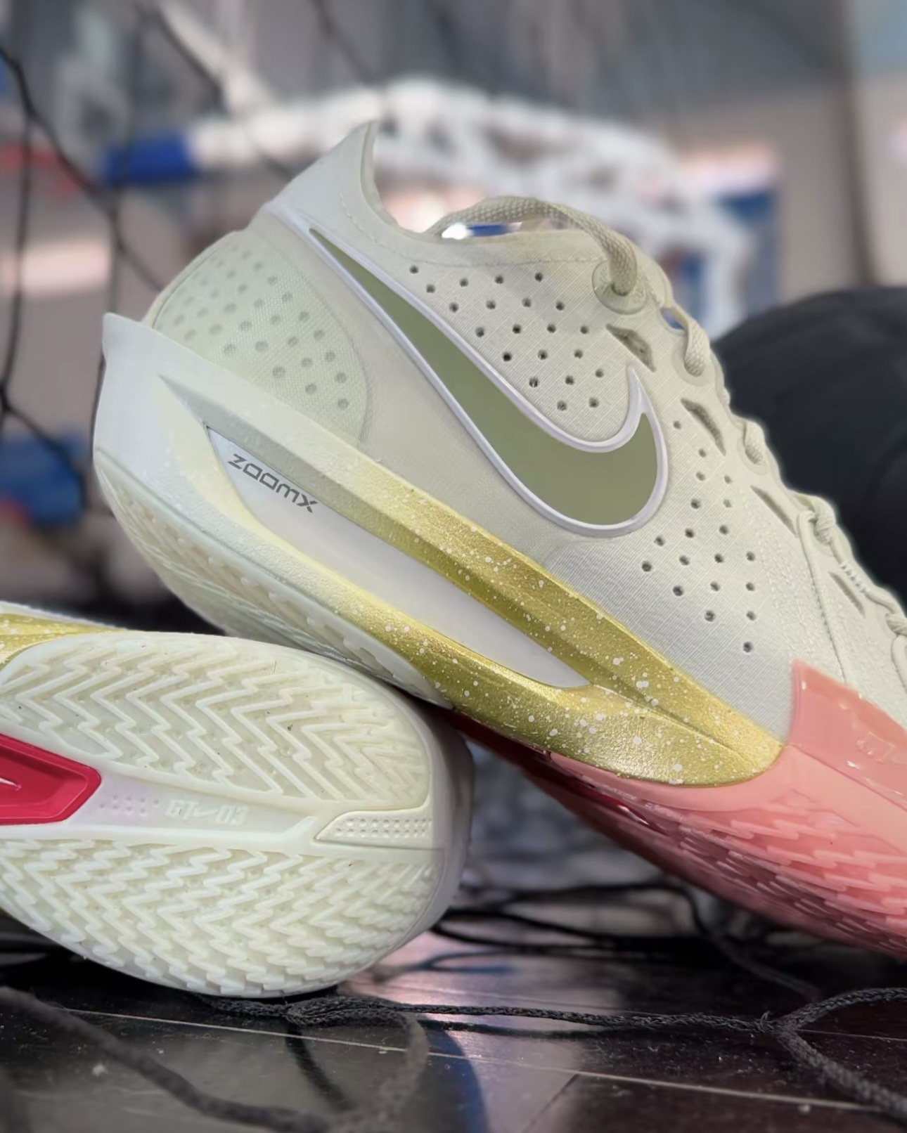 [代購商品售出無退換] 男鞋 NIKE ZOOM GT CUT 3 'Our Holiday' 米金 粉橘 聖誕節 實戰鞋 緩震 籃球鞋【DV2918-005】GTCut3 GTCUT