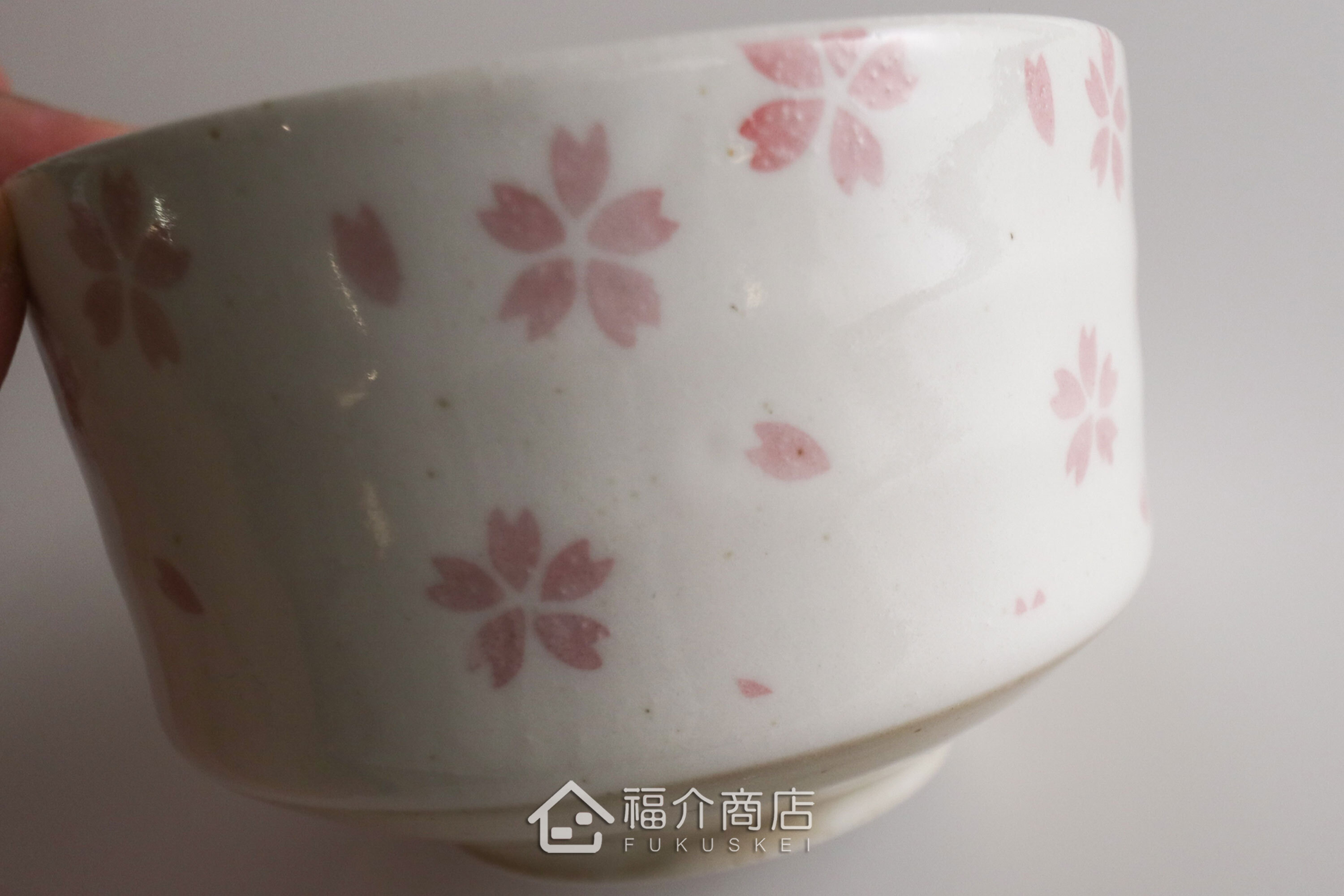 除了作為抹茶碗，也是餐桌上極具特色的盛裝食器，日式小菜、燉煮料理到沙拉、甜點都能輕鬆駕馭