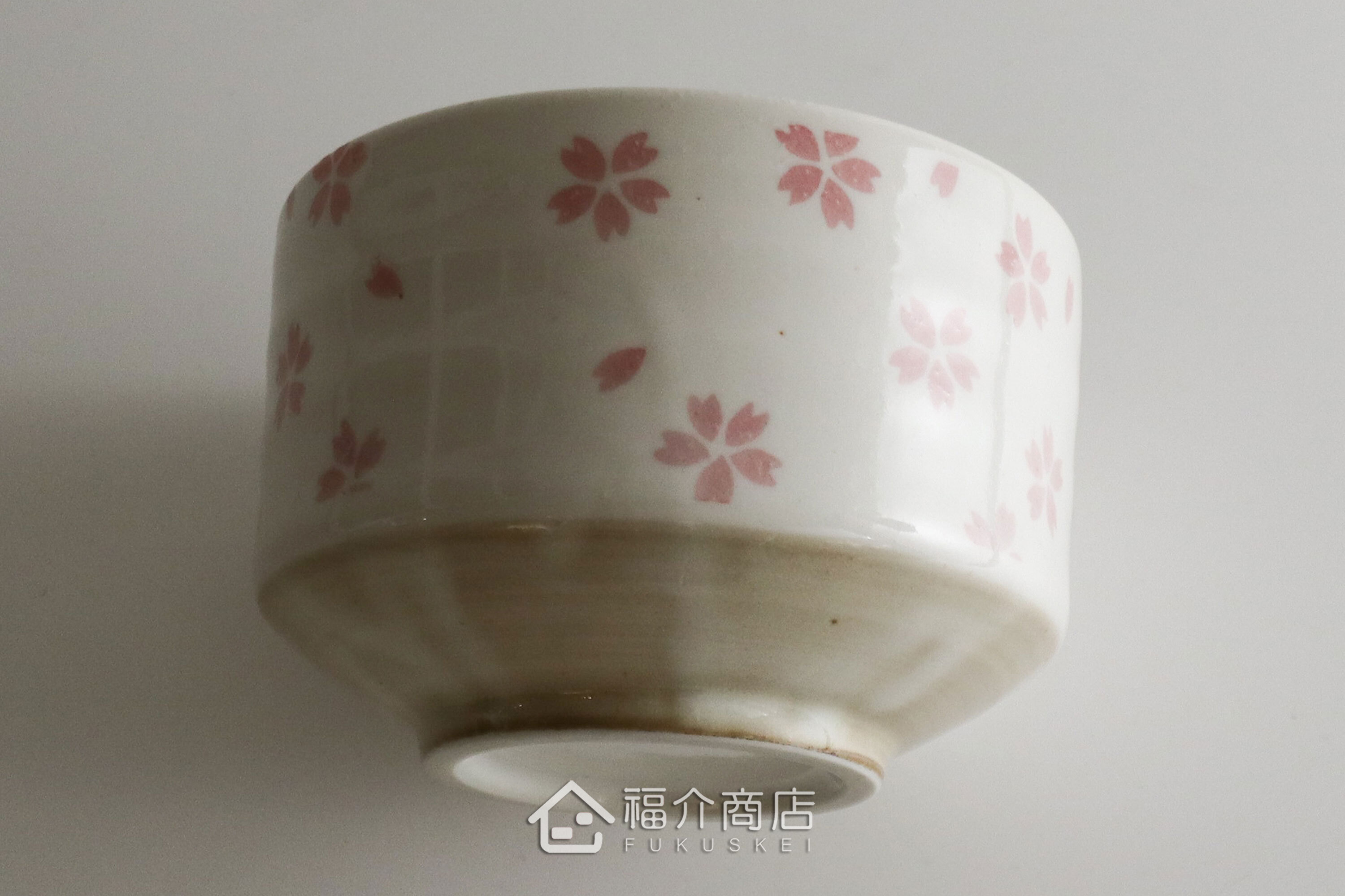 除了作為抹茶碗，也是餐桌上極具特色的盛裝食器，日式小菜、燉煮料理到沙拉、甜點都能輕鬆駕馭