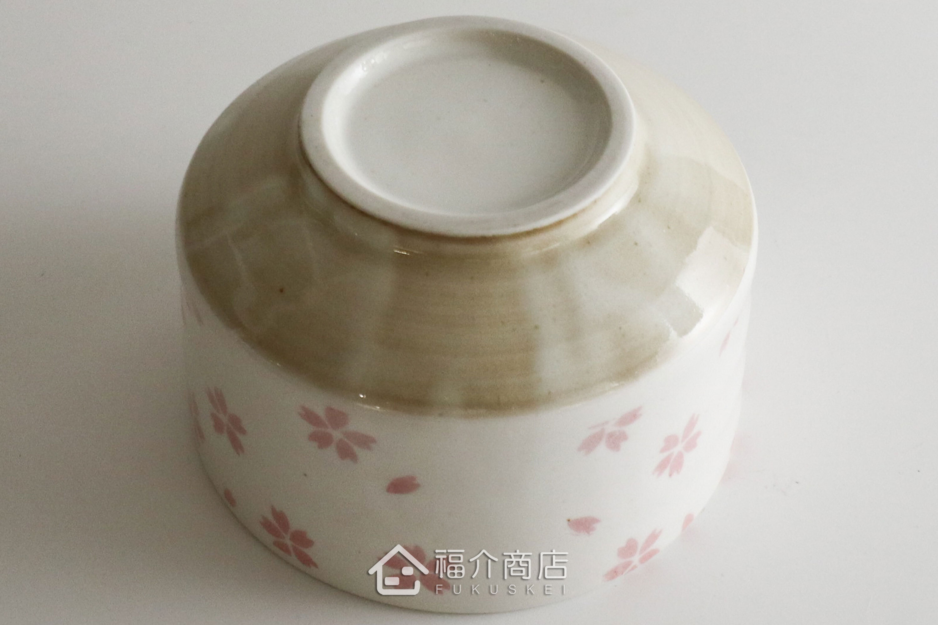 除了作為抹茶碗，也是餐桌上極具特色的盛裝食器，日式小菜、燉煮料理到沙拉、甜點都能輕鬆駕馭