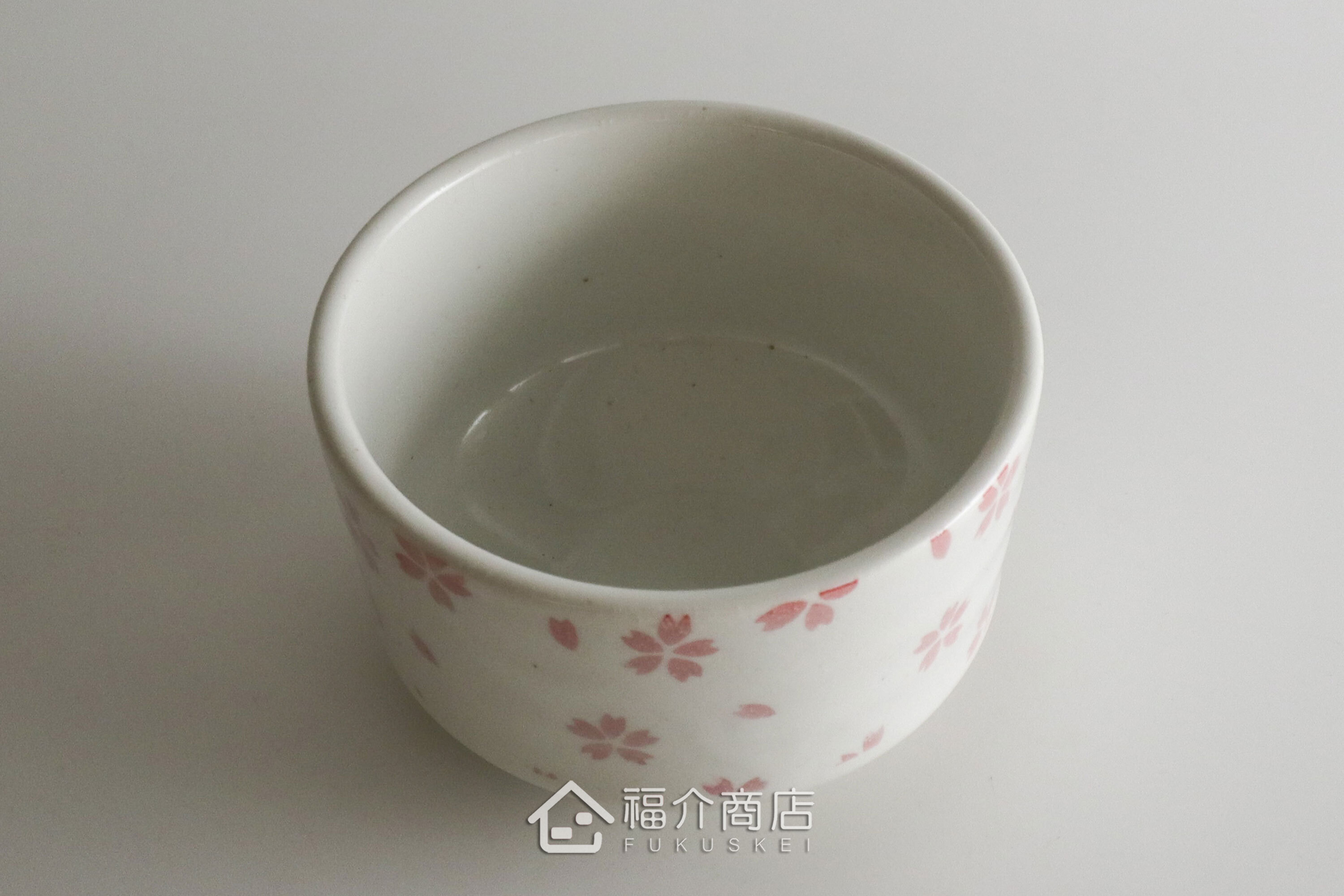 除了作為抹茶碗，也是餐桌上極具特色的盛裝食器，日式小菜、燉煮料理到沙拉、甜點都能輕鬆駕馭