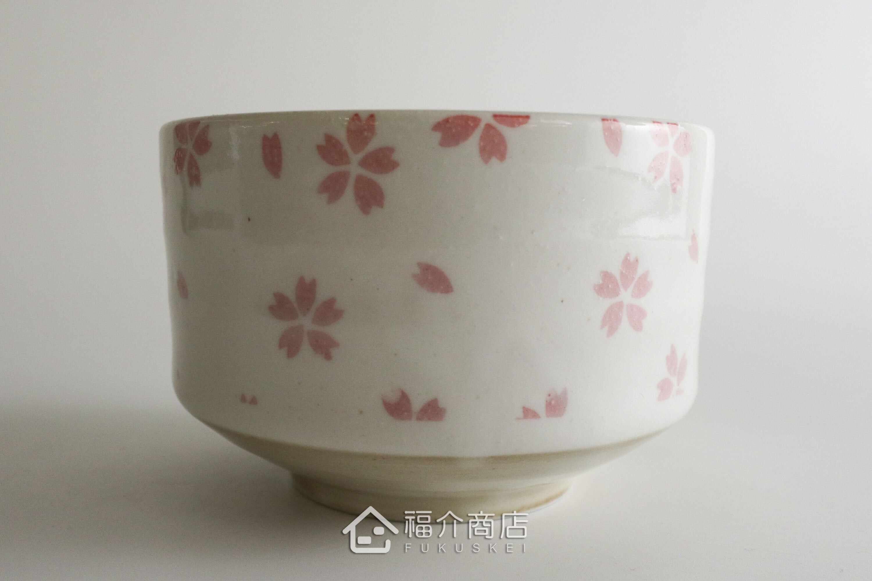 除了作為抹茶碗，也是餐桌上極具特色的盛裝食器，日式小菜、燉煮料理到沙拉、甜點都能輕鬆駕馭
