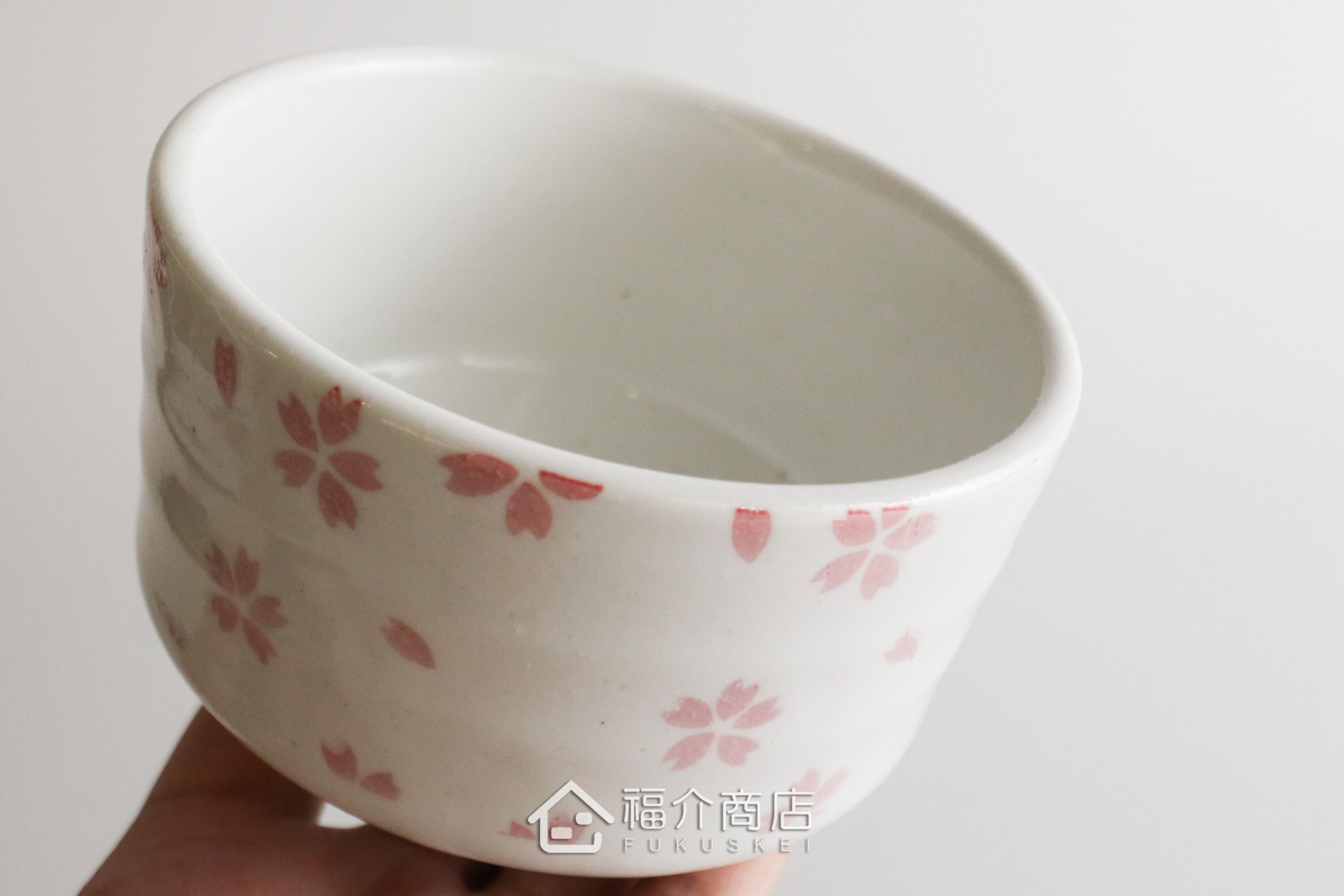 除了作為抹茶碗，也是餐桌上極具特色的盛裝食器，日式小菜、燉煮料理到沙拉、甜點都能輕鬆駕馭