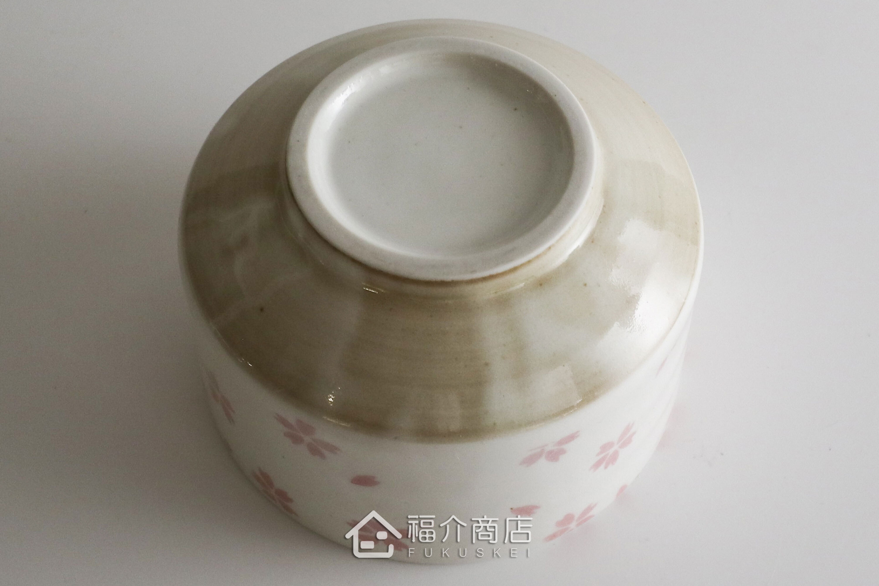 除了作為抹茶碗，也是餐桌上極具特色的盛裝食器，日式小菜、燉煮料理到沙拉、甜點都能輕鬆駕馭