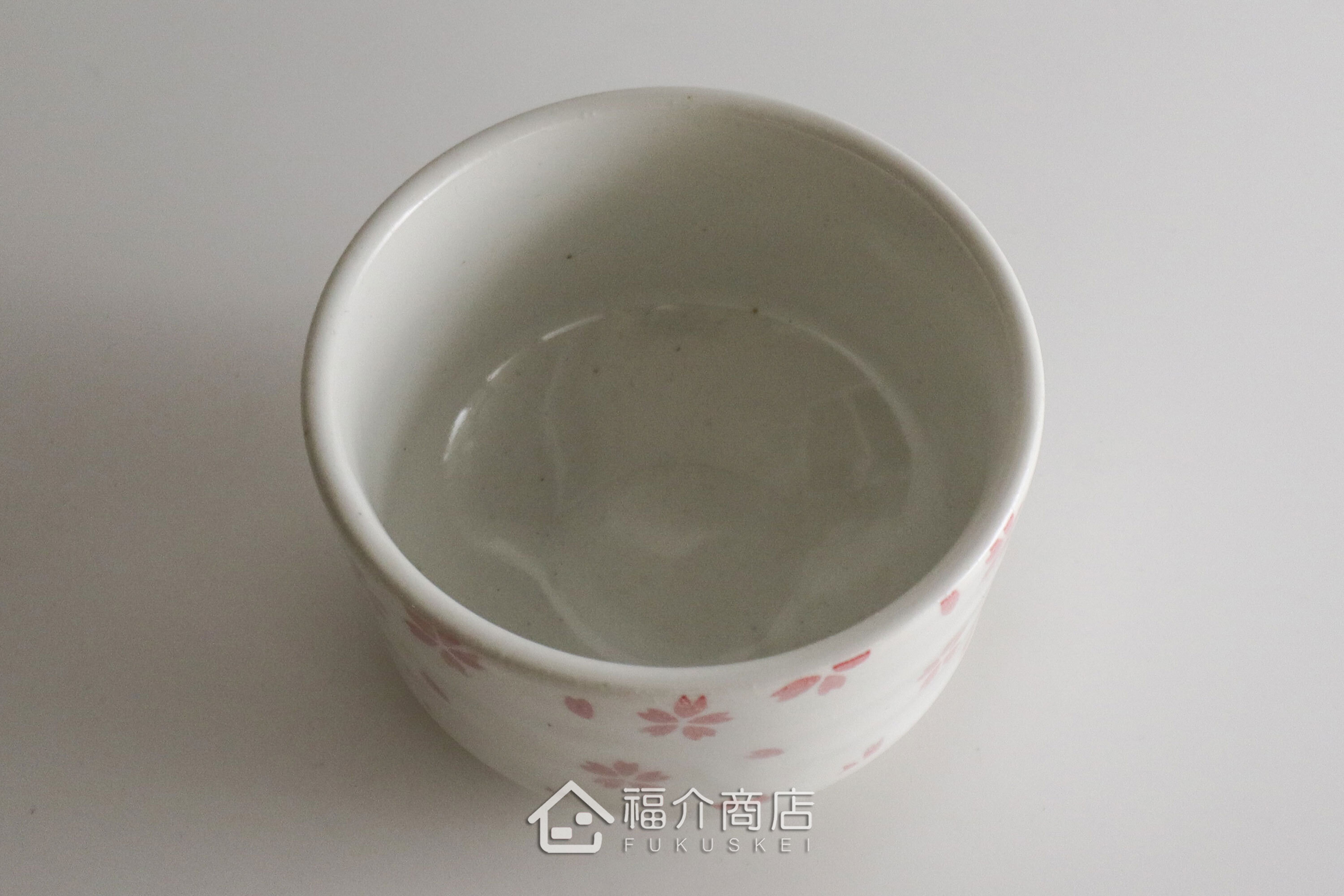 除了作為抹茶碗，也是餐桌上極具特色的盛裝食器，日式小菜、燉煮料理到沙拉、甜點都能輕鬆駕馭