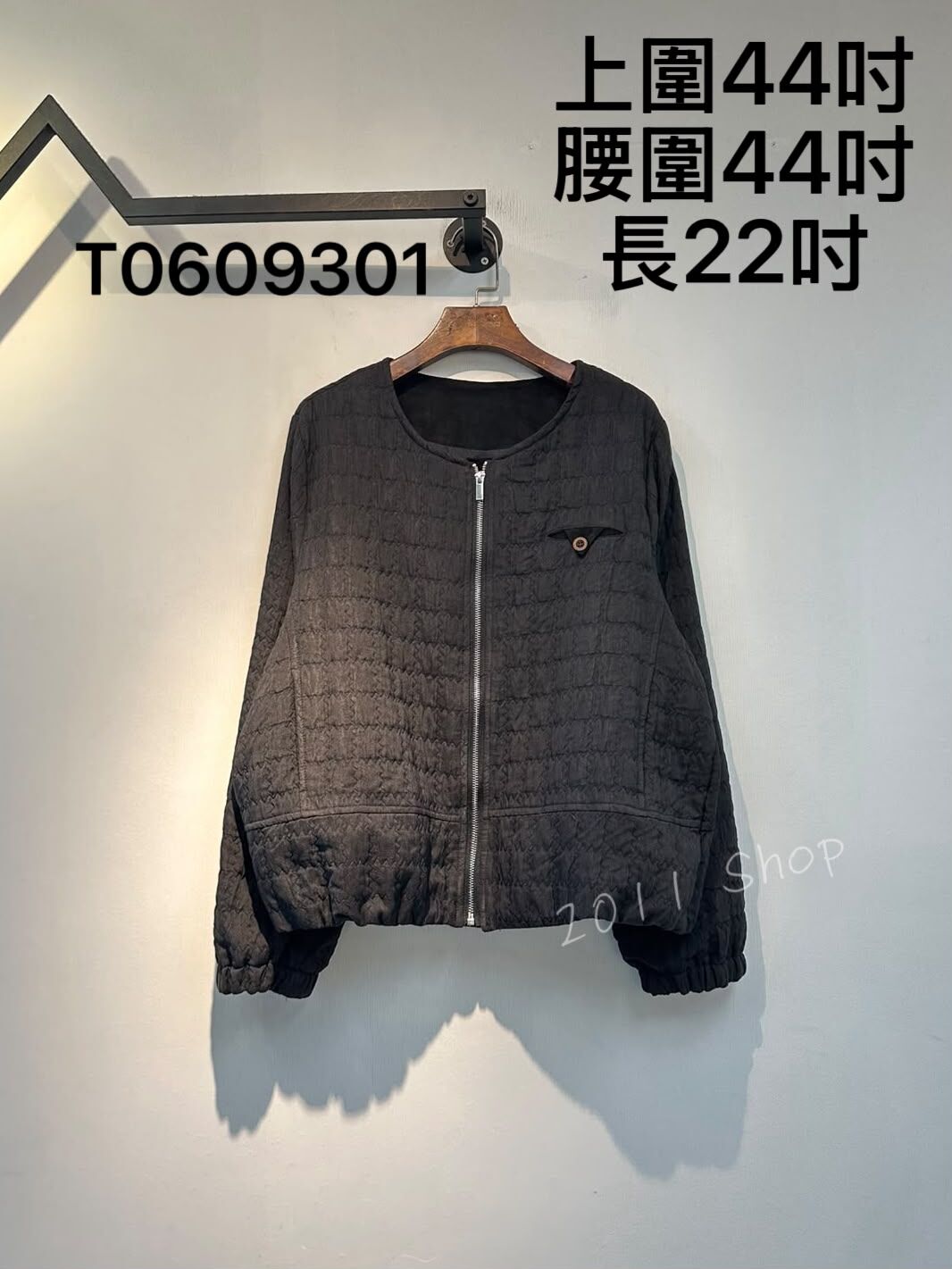 出口日本波浪格仔暗紋拉鍊外套  上圍44吋 腰圍44吋 長22吋  T0609301