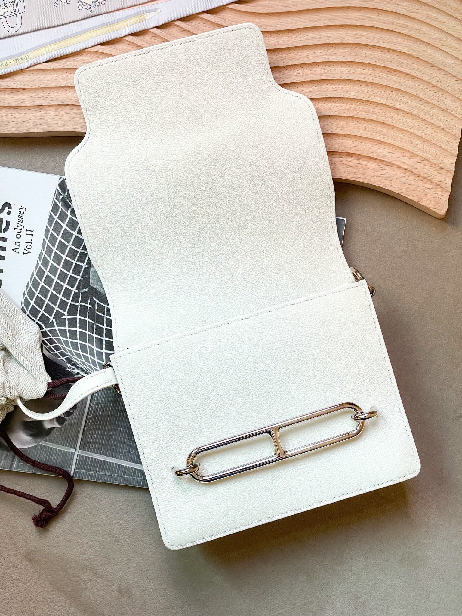 Hermès Roulis Mini Evercolor Leather  Blanc  PHW  HK$43,800 詳情請PM我哋 (HK$2,000 立即落訂)