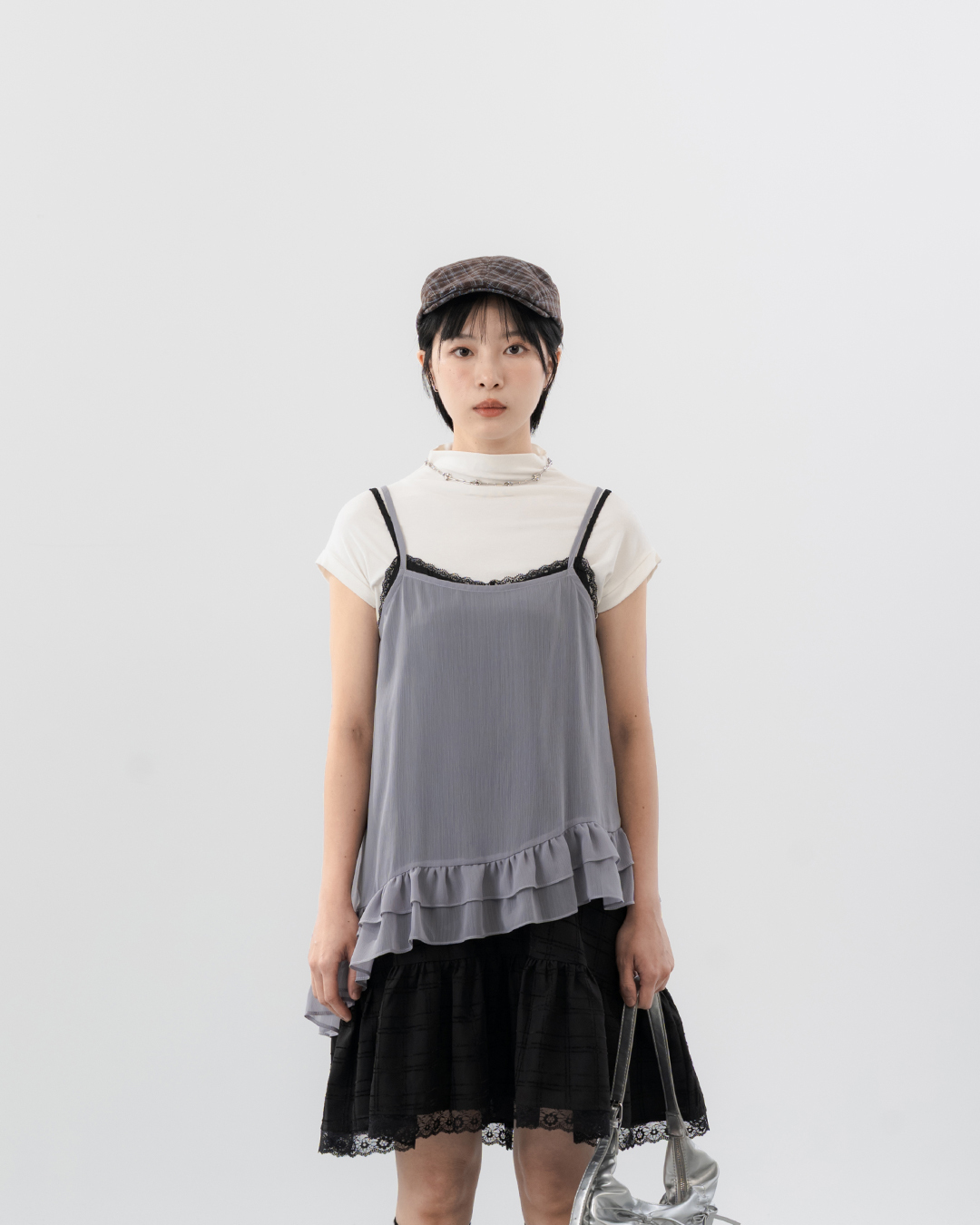 Sheer-effect chiffon sleeveless top with a ruffled hem; available in three colors.【01200071】in stock+pre-order