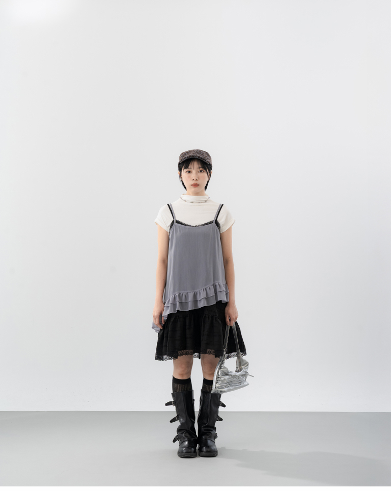 Sheer-effect chiffon sleeveless top with a ruffled hem; available in three colors.【01200071】in stock+pre-order