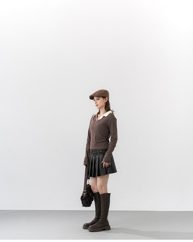 Vintage-style textured faux leather pleated mini skirt with belt; available in two colors; sizes S/M/L.【03010979】in stock+pre-order
