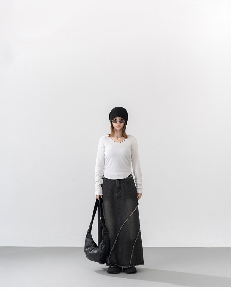 Low-rise denim skirt with washed finish, raw-edge detailing, and panel construction (Sizes S/M/L)【03021783】in stock+pre-order