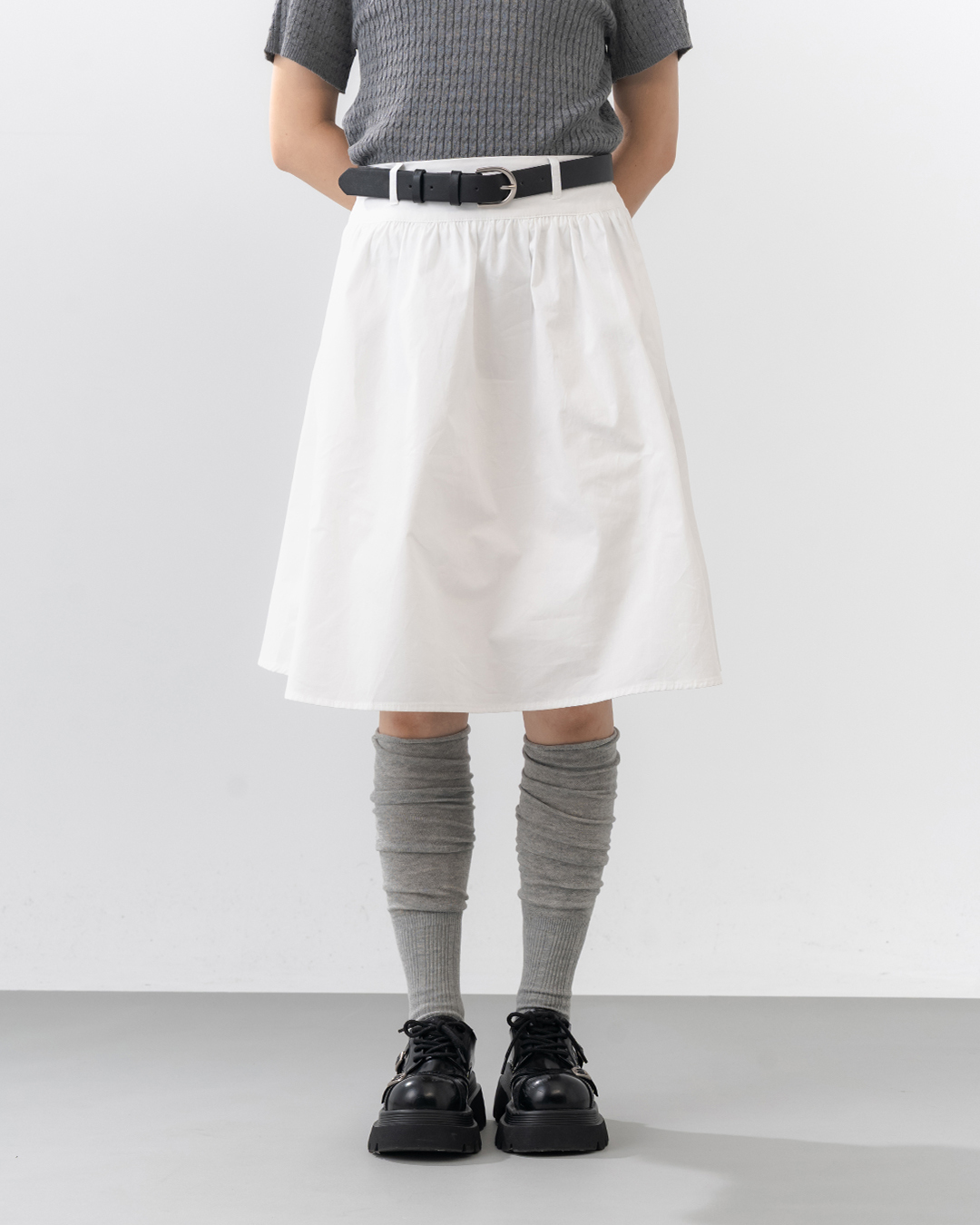 Minimalist low-rise flared skirt (knee-length) with belt – Available in two colors – Sizes S/M/L【03030275】in stock+pre-order