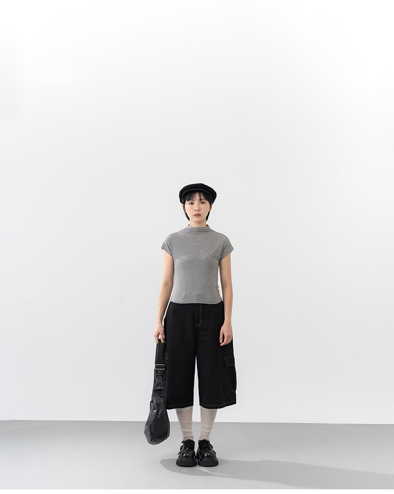 Washed color-blocked cropped trousers with large pockets and stitching. Available in two colors: 1/2/3.【04102062】in stock+pre-order