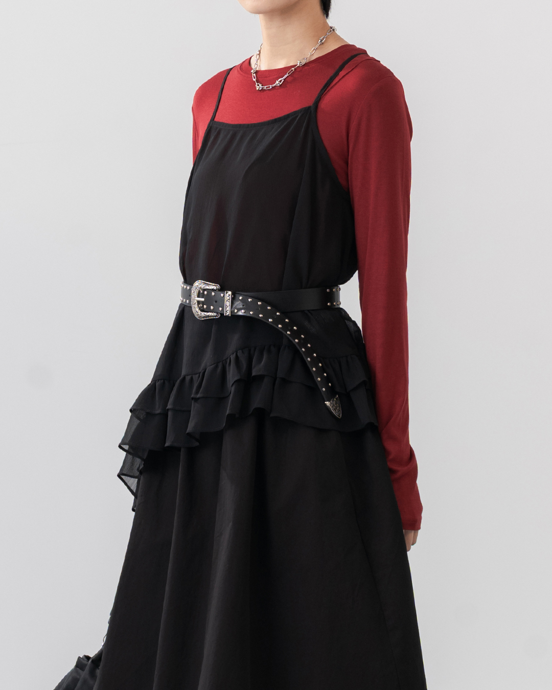 Textured leather belt featuring metal filigree and rivet detailing.【07100098】in stock+pre-order