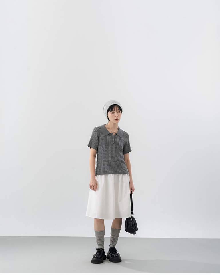 Plain, simple, stretchy slouch socks, available in two colors.【07110629】in stock+pre-order