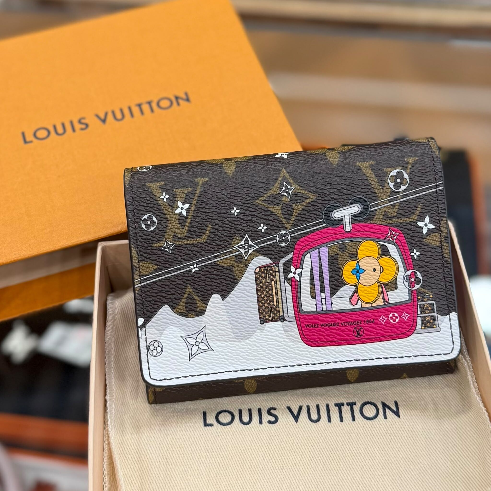 限量版 LV WALLET MONOGRAM VIVIENNE 三折銀包粉紅纜車雪景圖案 M68492 NZ3158 #BRAND NEW
