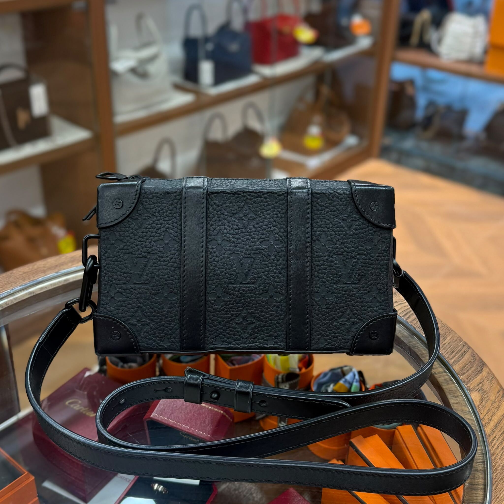 90%NEW USED LV 黑色盒子 MONOGRAM TAURILLON SOFT TRUNK CALFSKIN  #芯片款 M80224