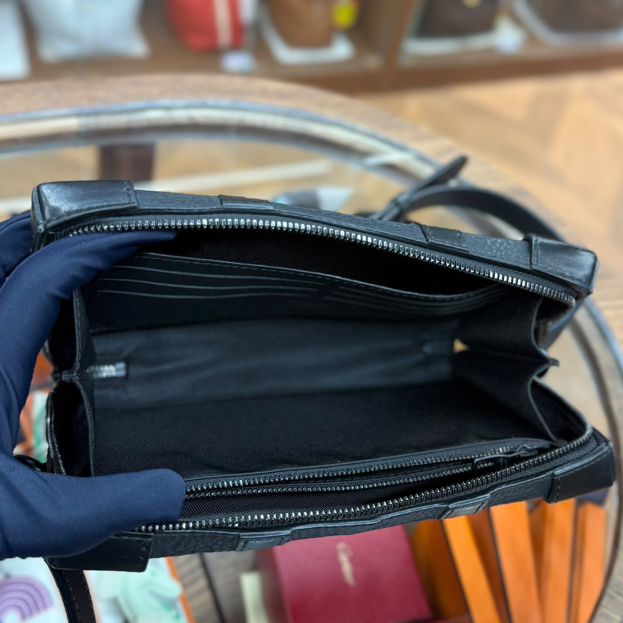 90%NEW USED LV 黑色盒子 MONOGRAM TAURILLON SOFT TRUNK CALFSKIN  #芯片款 M80224