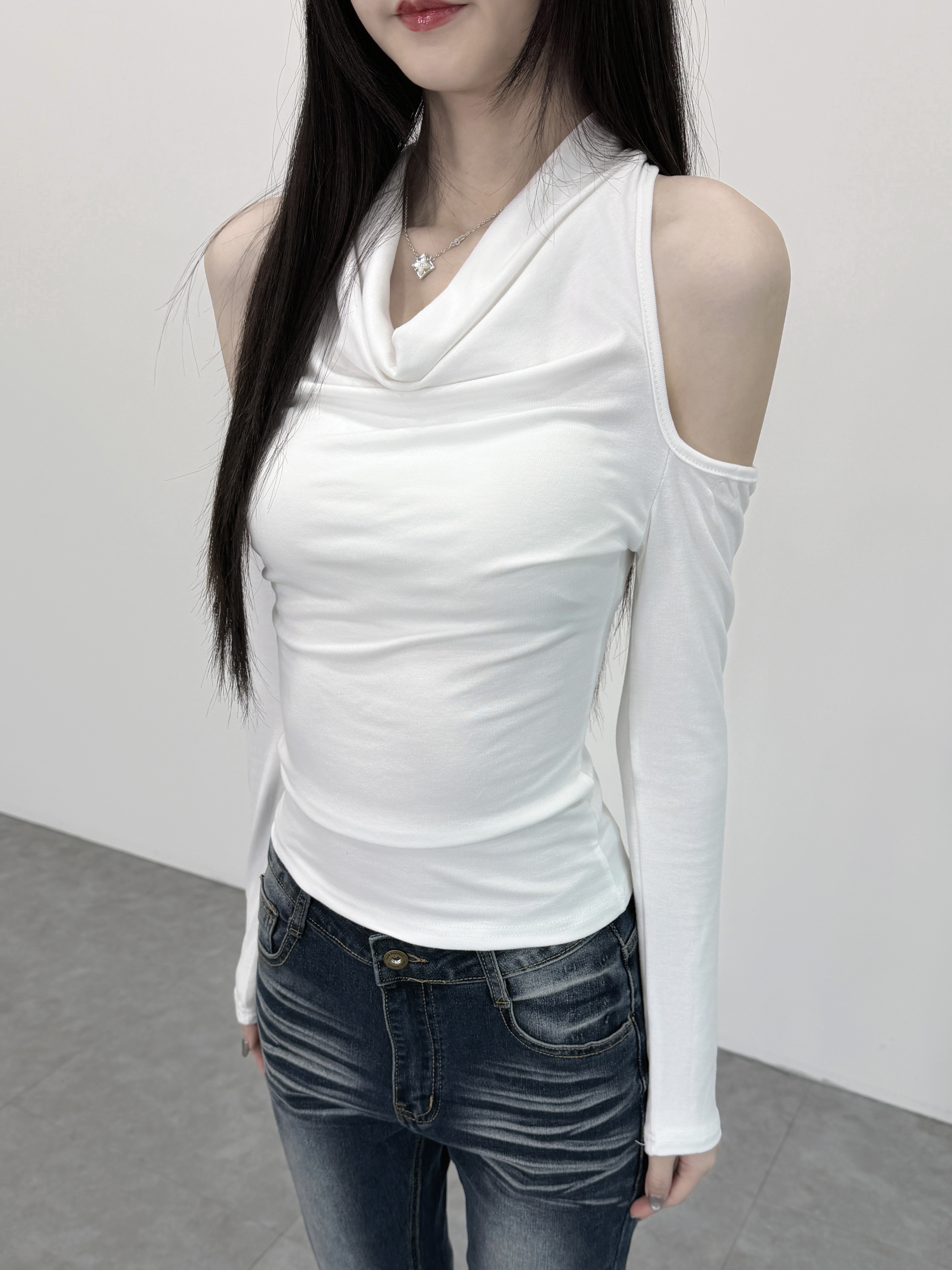 A0427-A14 垂墜領露肩美背上衣