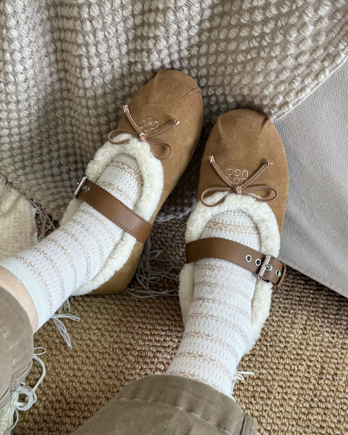 澳洲限定 UGG OZLANA 復古 皮帶 雲朵 毛絨 瑪莉珍鞋 兩色