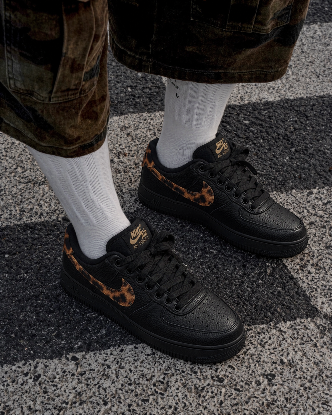 國外限定 NIKE AIR FORCE 1 黑底 豹紋勾