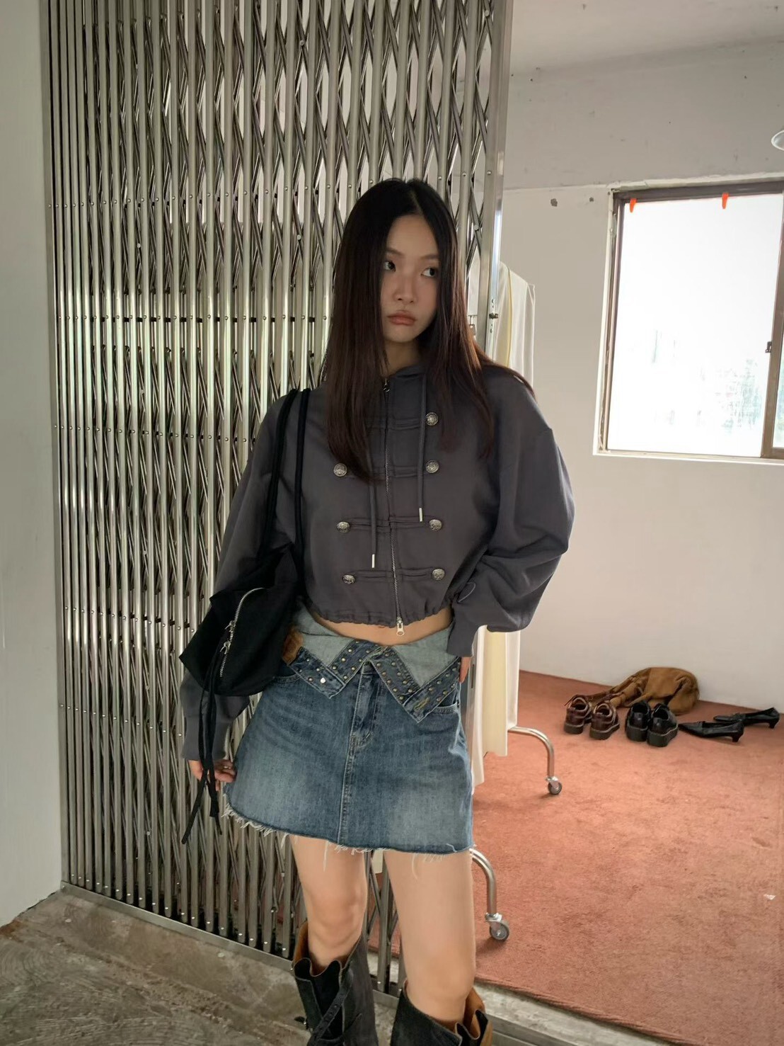 翻面鉚釘牛仔短褲裙