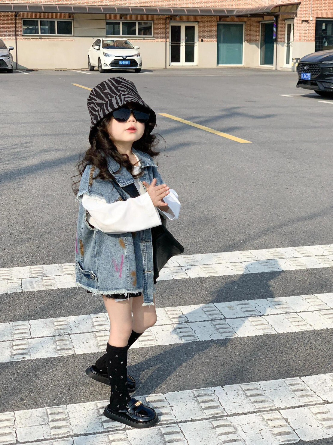 ◑   冬裝  ꒱ 氣質女兒出門 彩漆牛仔背心 ✧