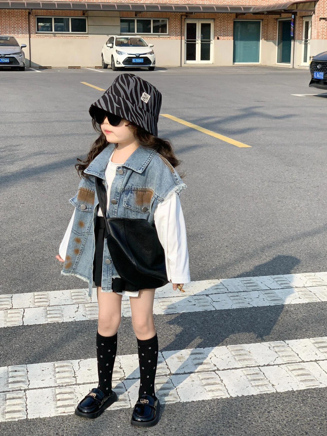 ◑   冬裝  ꒱ 氣質女兒出門 彩漆牛仔背心 ✧