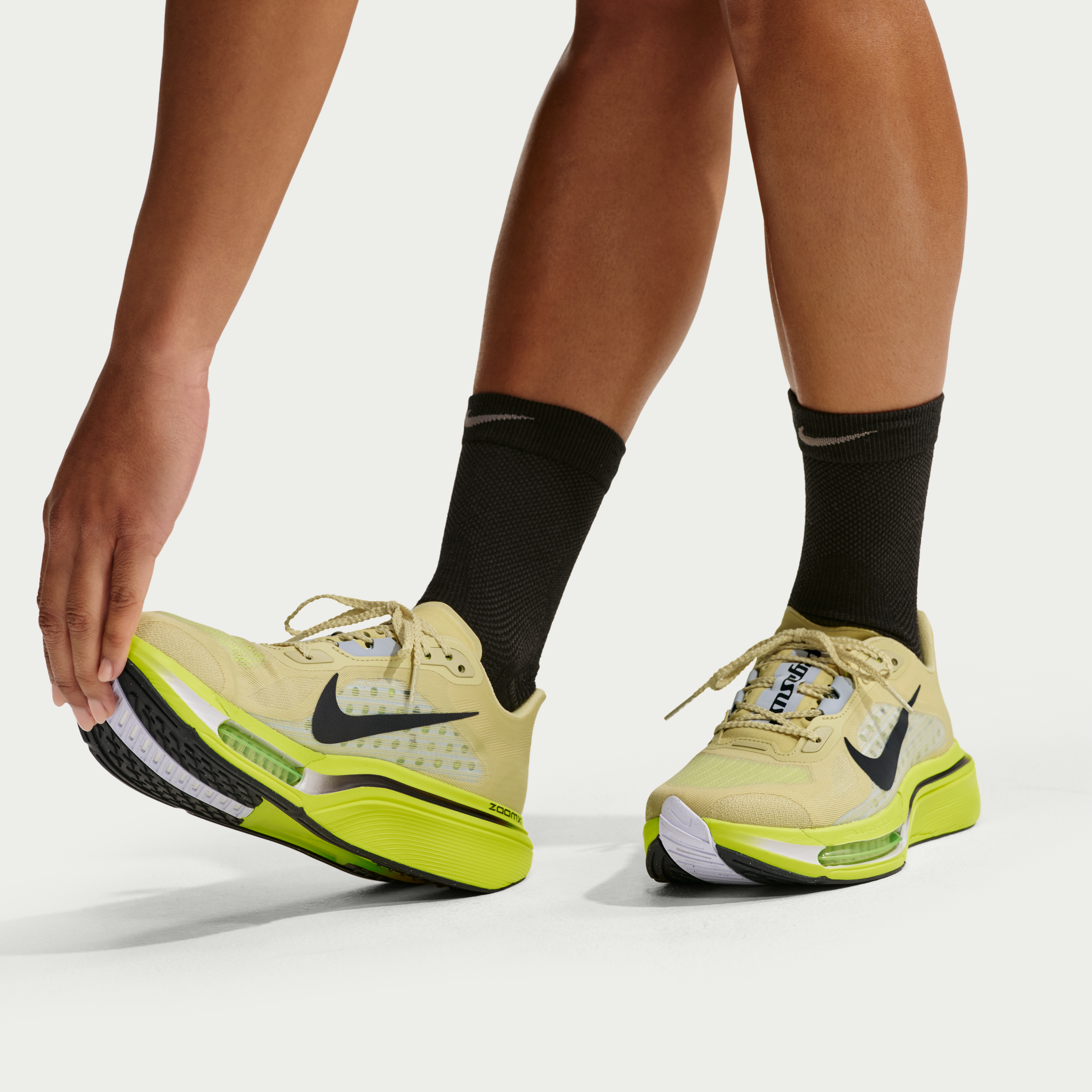 女鞋 NIKE W PEGASUS PLUS 2 黃黑 氣墊 緩震 透氣 運動 慢跑鞋【IM2543-310】