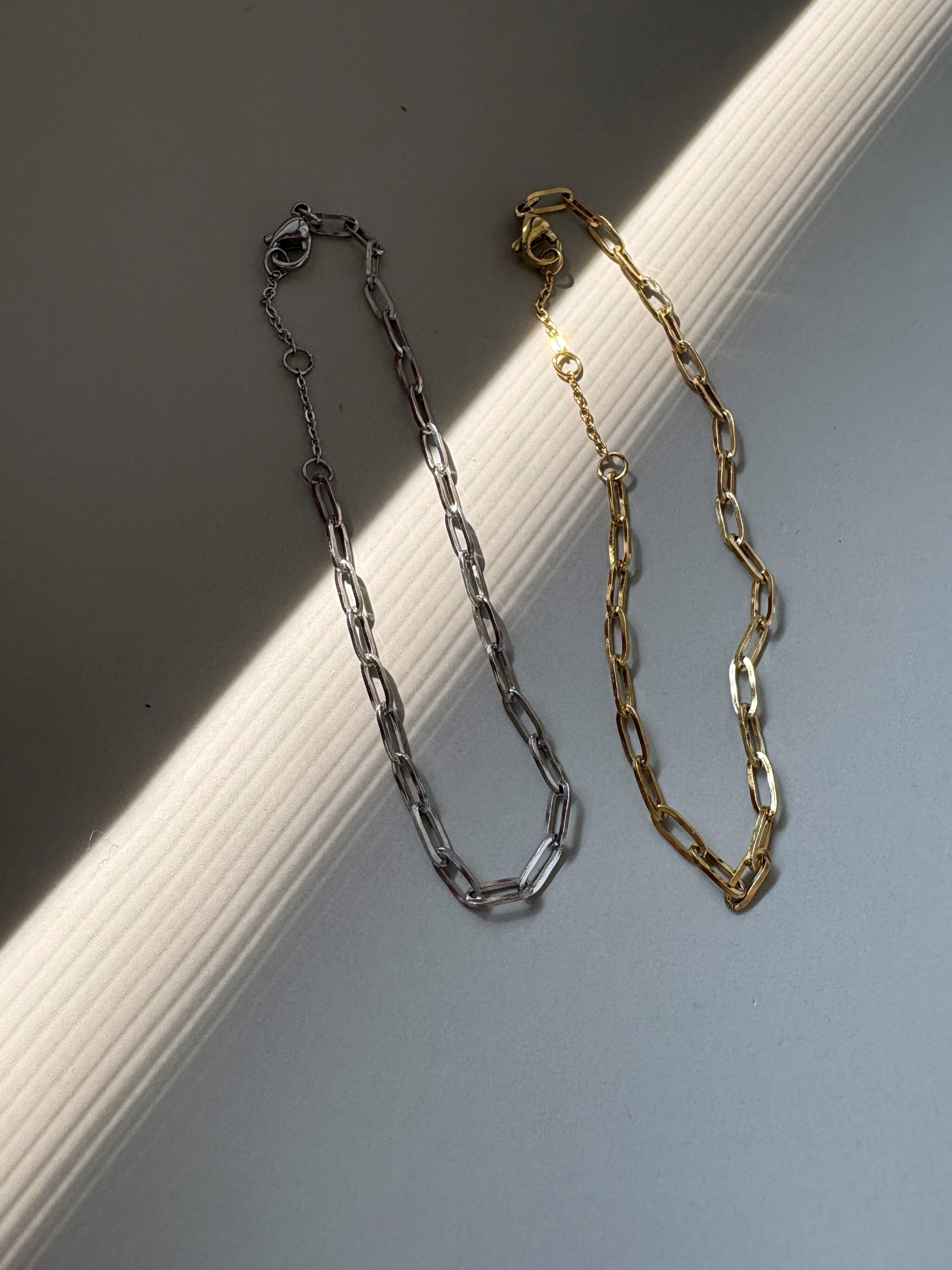 thin chain bracelet
