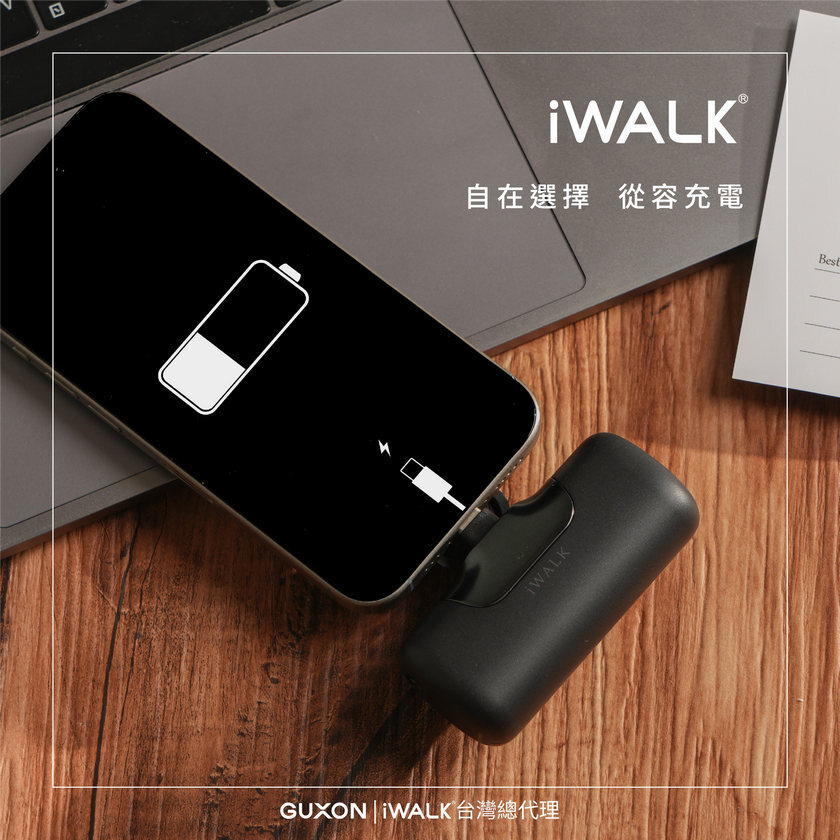 iWALK 六代口袋行動電源生活情境圖,展示白色貓爪版機身與日常使用方式