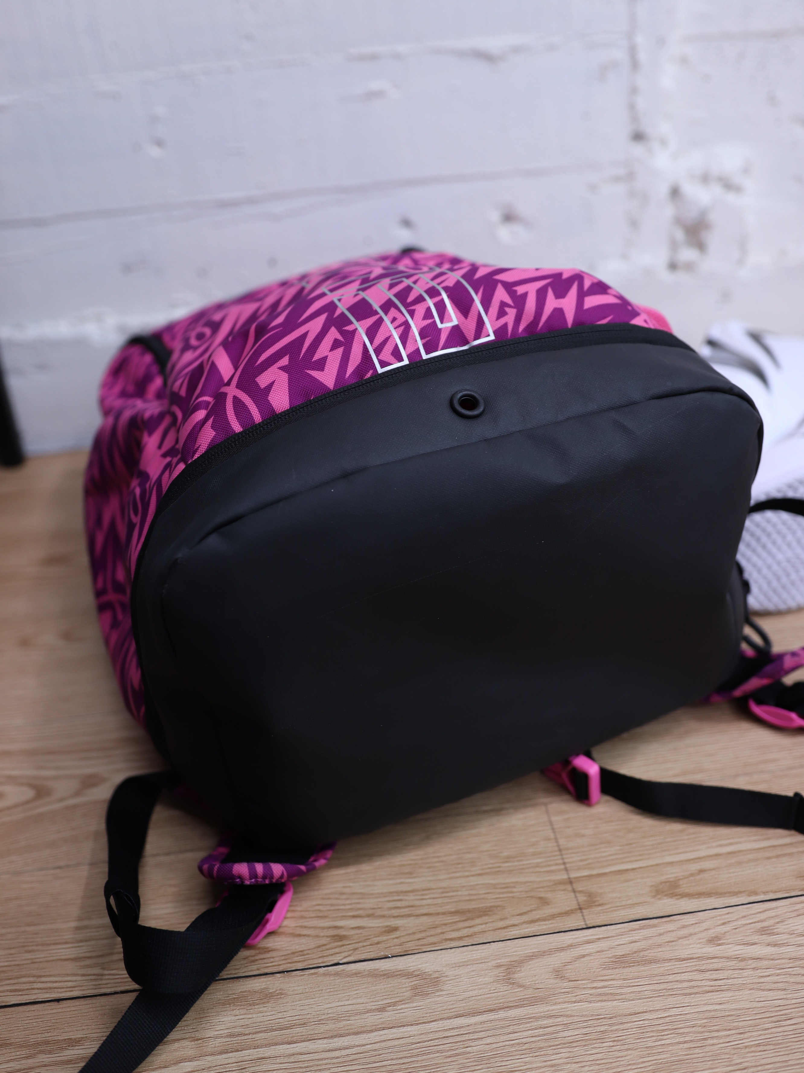 [二手售出無退換] NIKE VARSITY ELITE BKPK 乳癌 黑色 33L 籃球 大容量 多夾層 氣墊背帶 雙肩包 後背包 乳腺癌色【HV6635-684】 黑色【HV6635-100】utibg Wilson