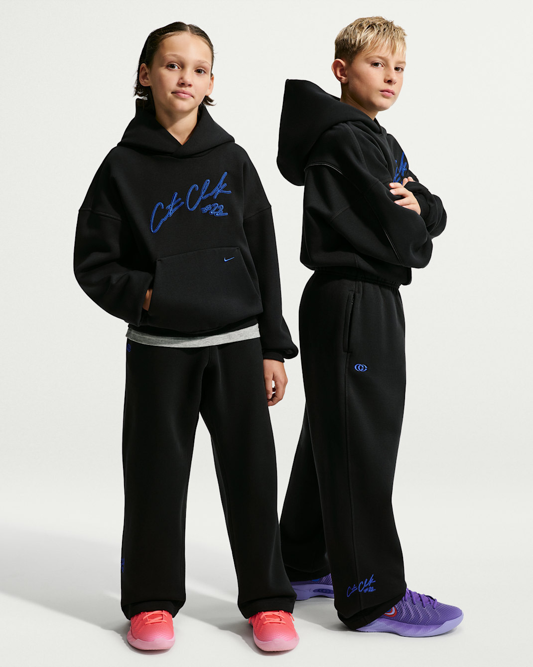 大童 NIKE SPORTSWEAR Caitlin Clark 黑色 抓絨 內刷毛 刺繡LOGO 小標 休閒 運動 套裝 長褲 長T 帽T【IZ4451/IZ4454】NKTF CC1