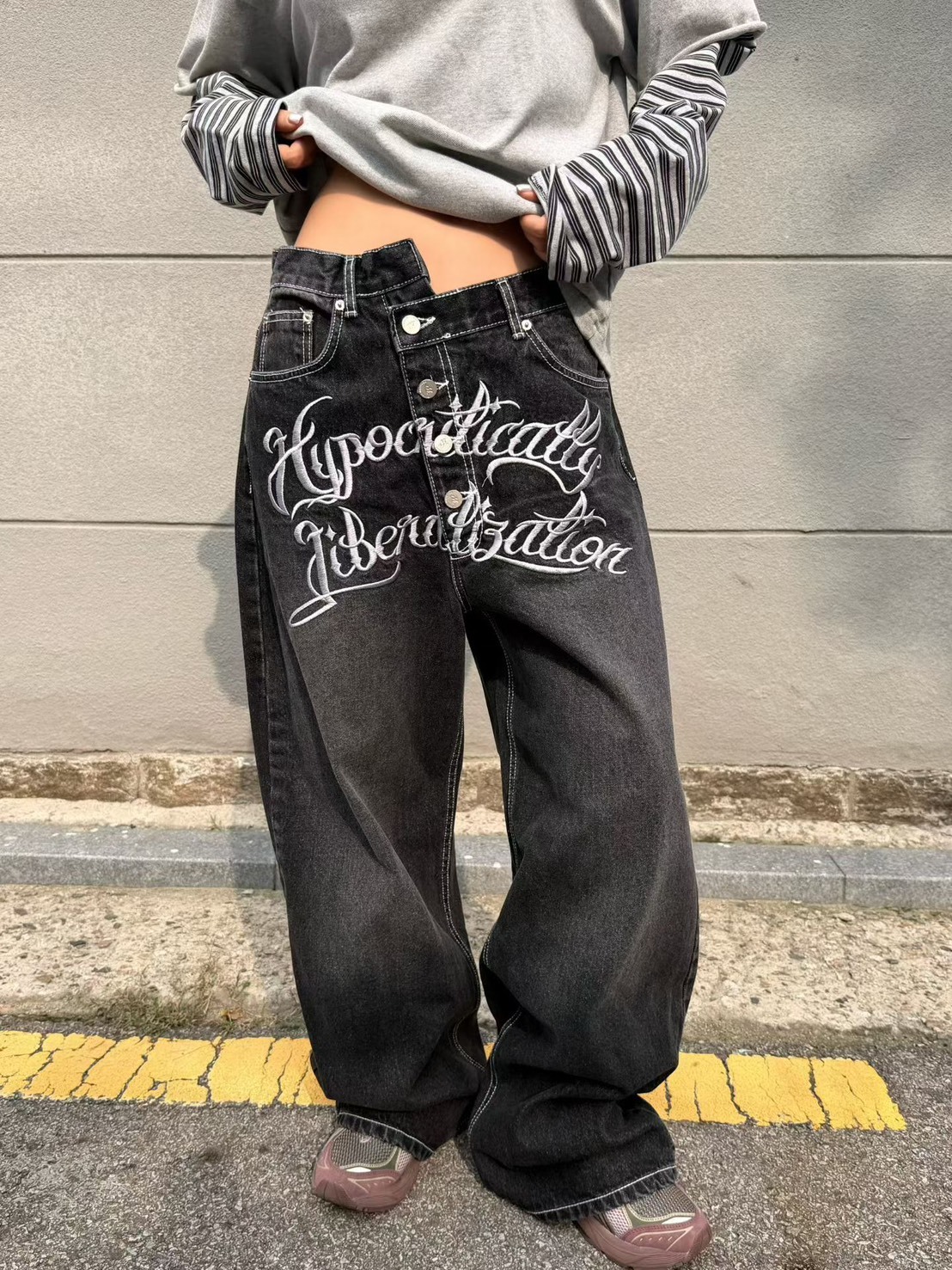 前繡字牛仔長褲