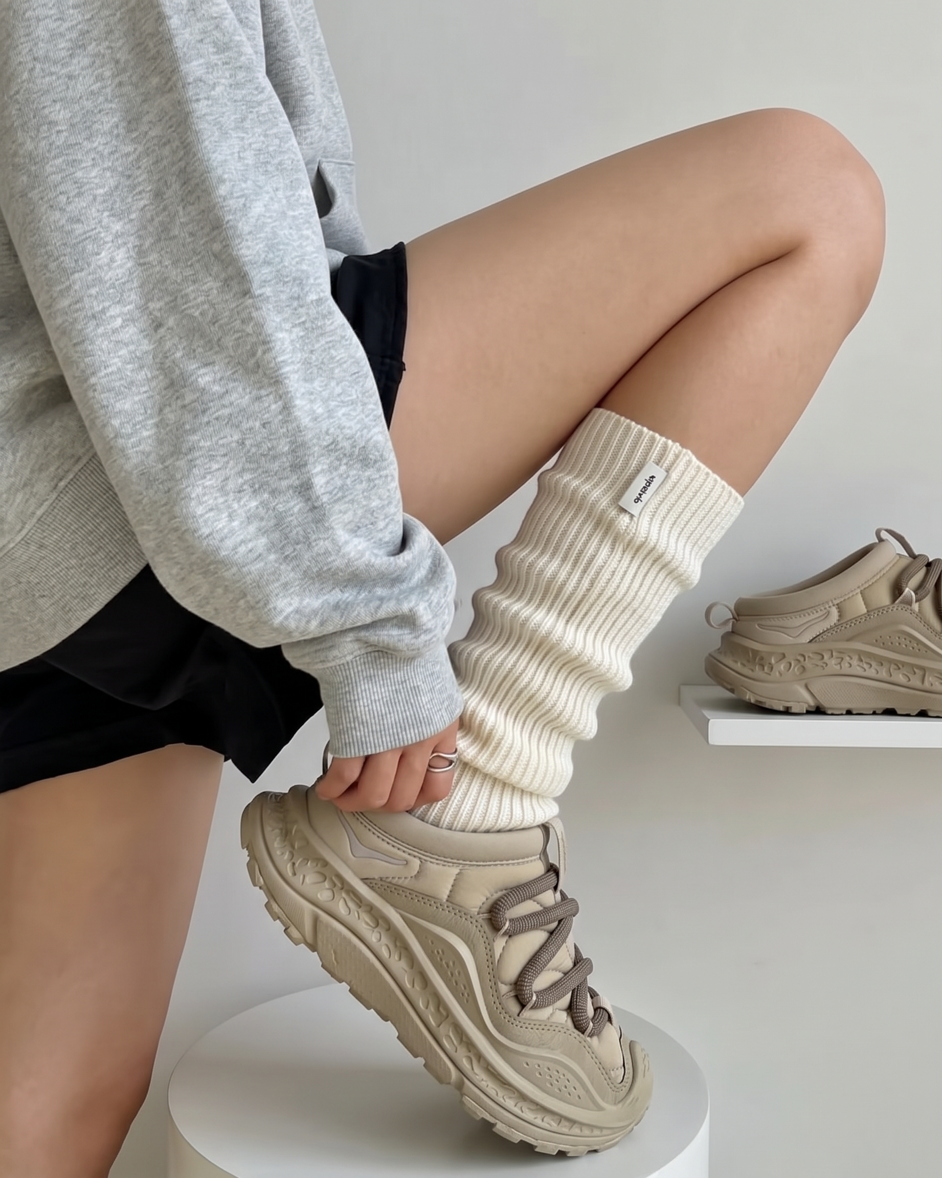 <很稀缺>HOKA ORA PRIMO 恢復功能 毛毛蟲鞋 奶灰