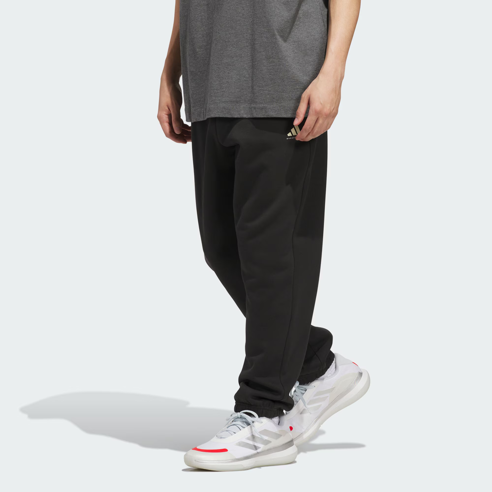 【代購】Adidas BASKETBALL THE 2026 COLLECTION CHAPTER 01 FLEECE JOGGERS Basketball Fleece Lined Loose Fit Lace Up Comfortable JX5595