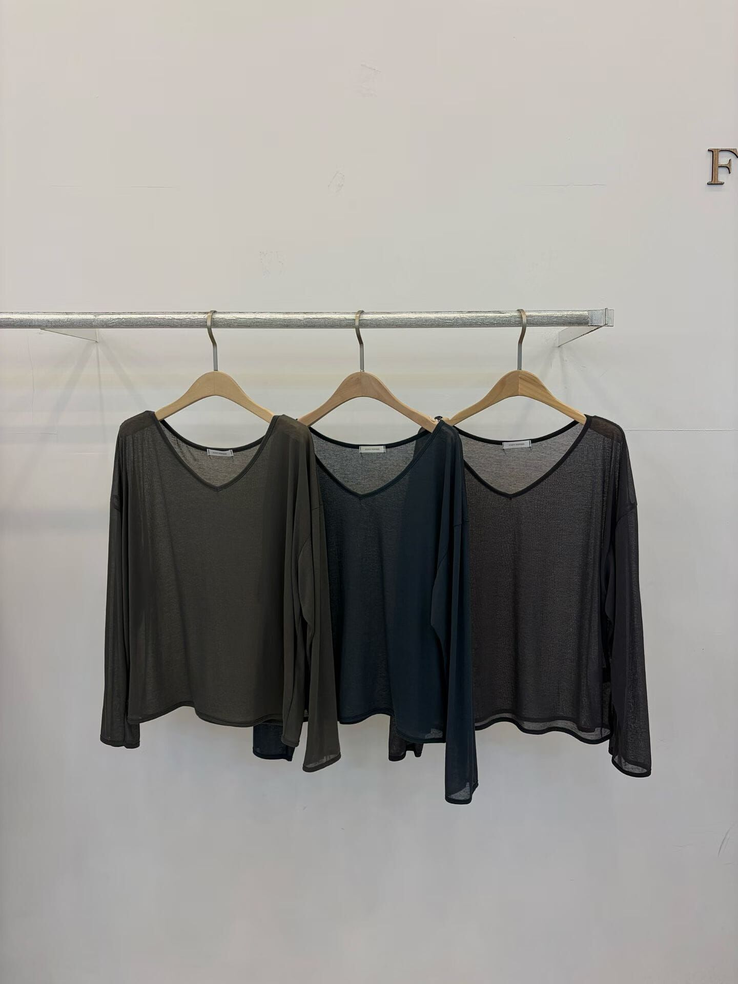 FP7211 透膚寬松v領T恤