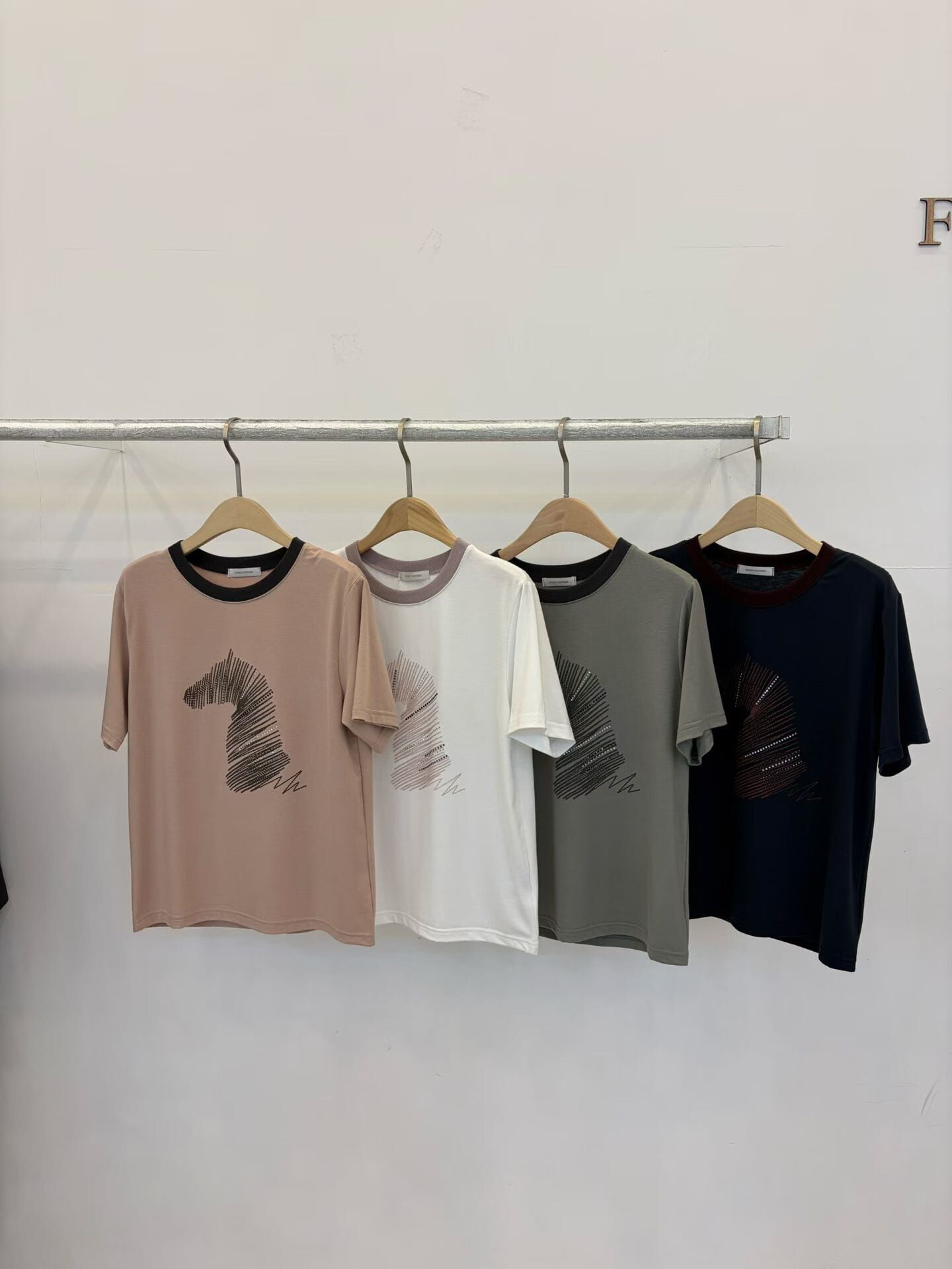 FP7213 線條馬撞色T