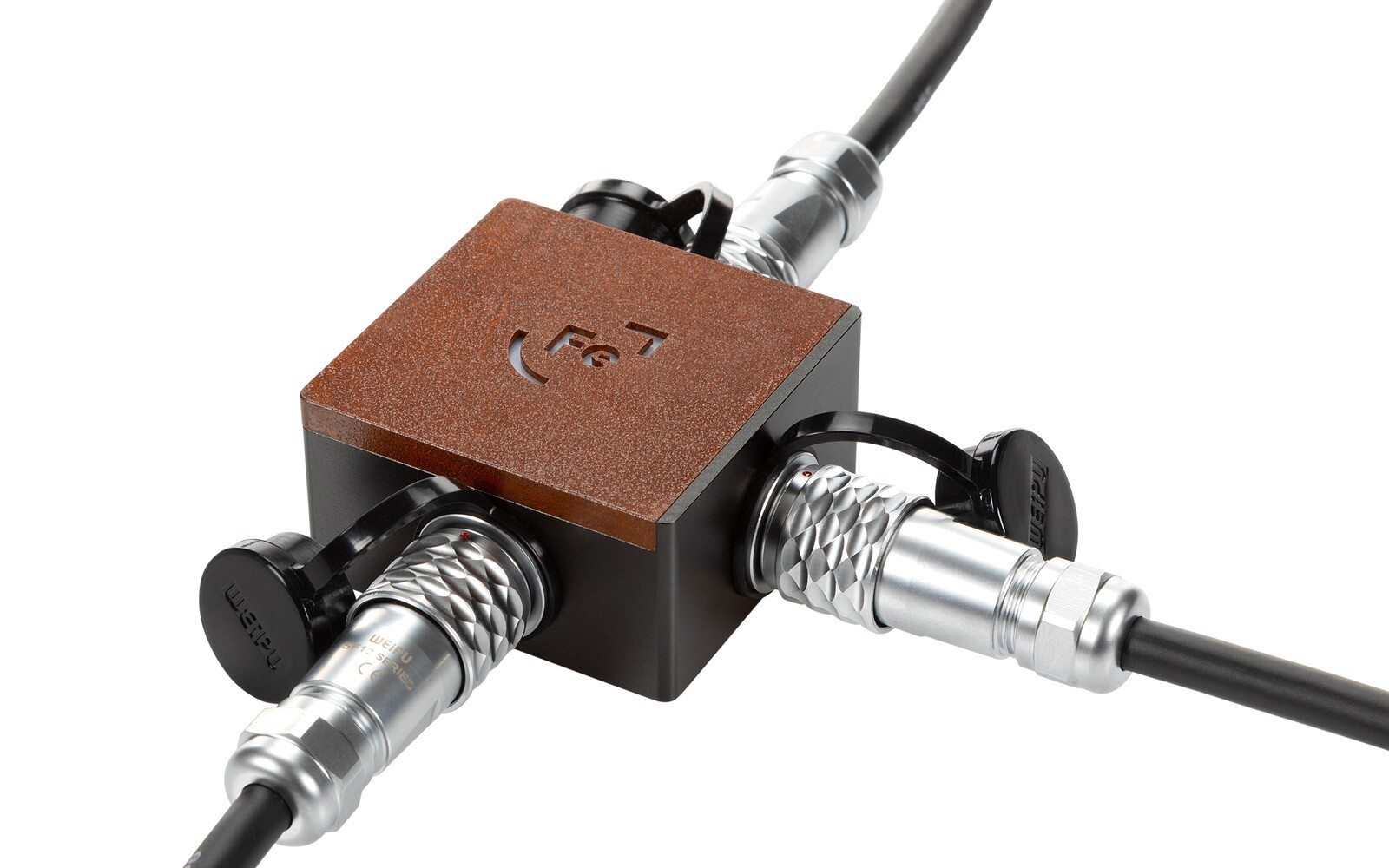 Ferrum 分線器 接上 Ferrum Power Link 電源線