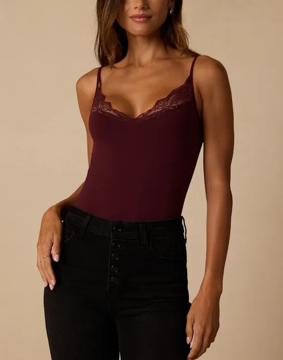 Little Luxe梅紅色蕾絲飾邊連身衣Bodysuit
