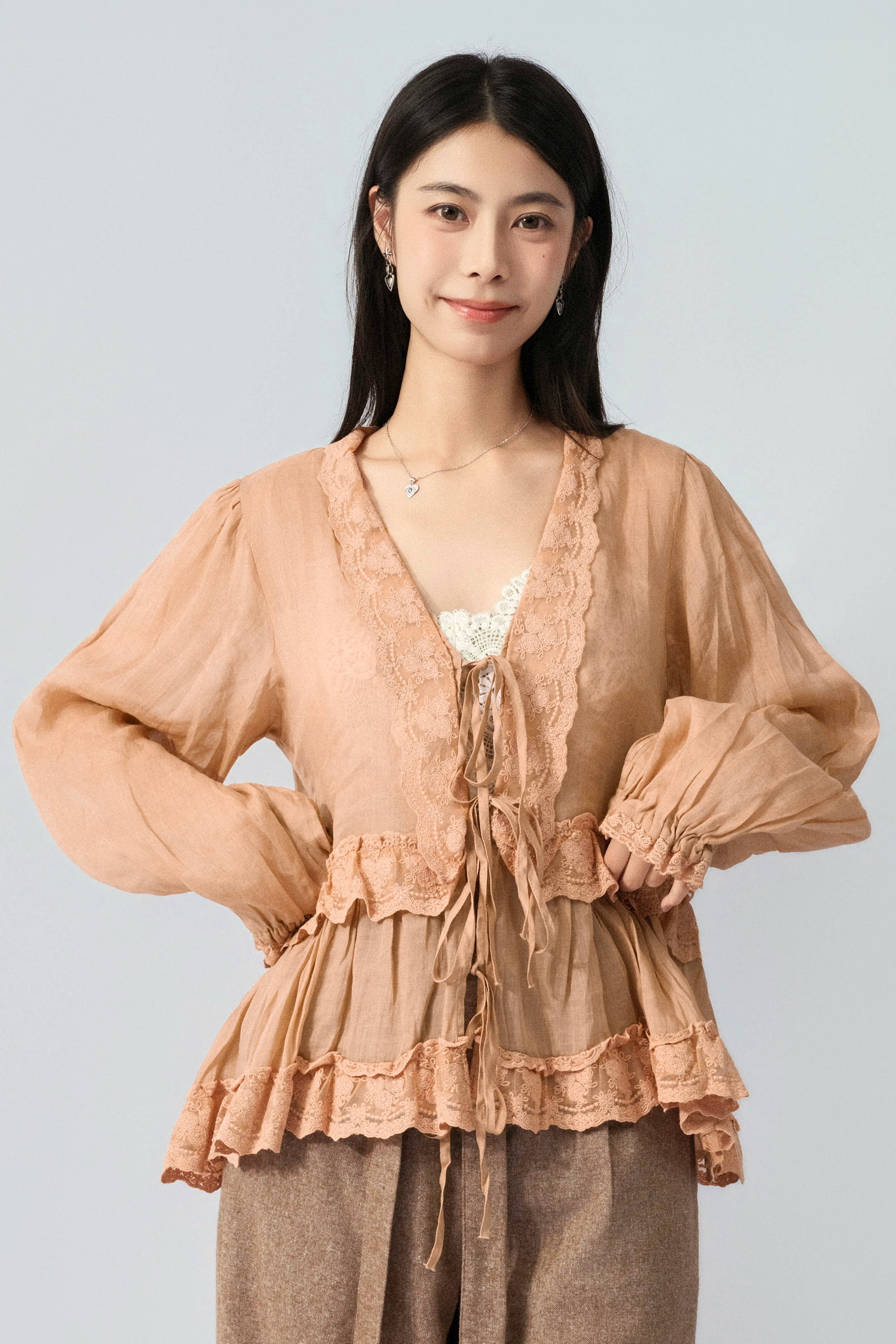 法式蕾絲綁帶薄棉上衣（預購產品）