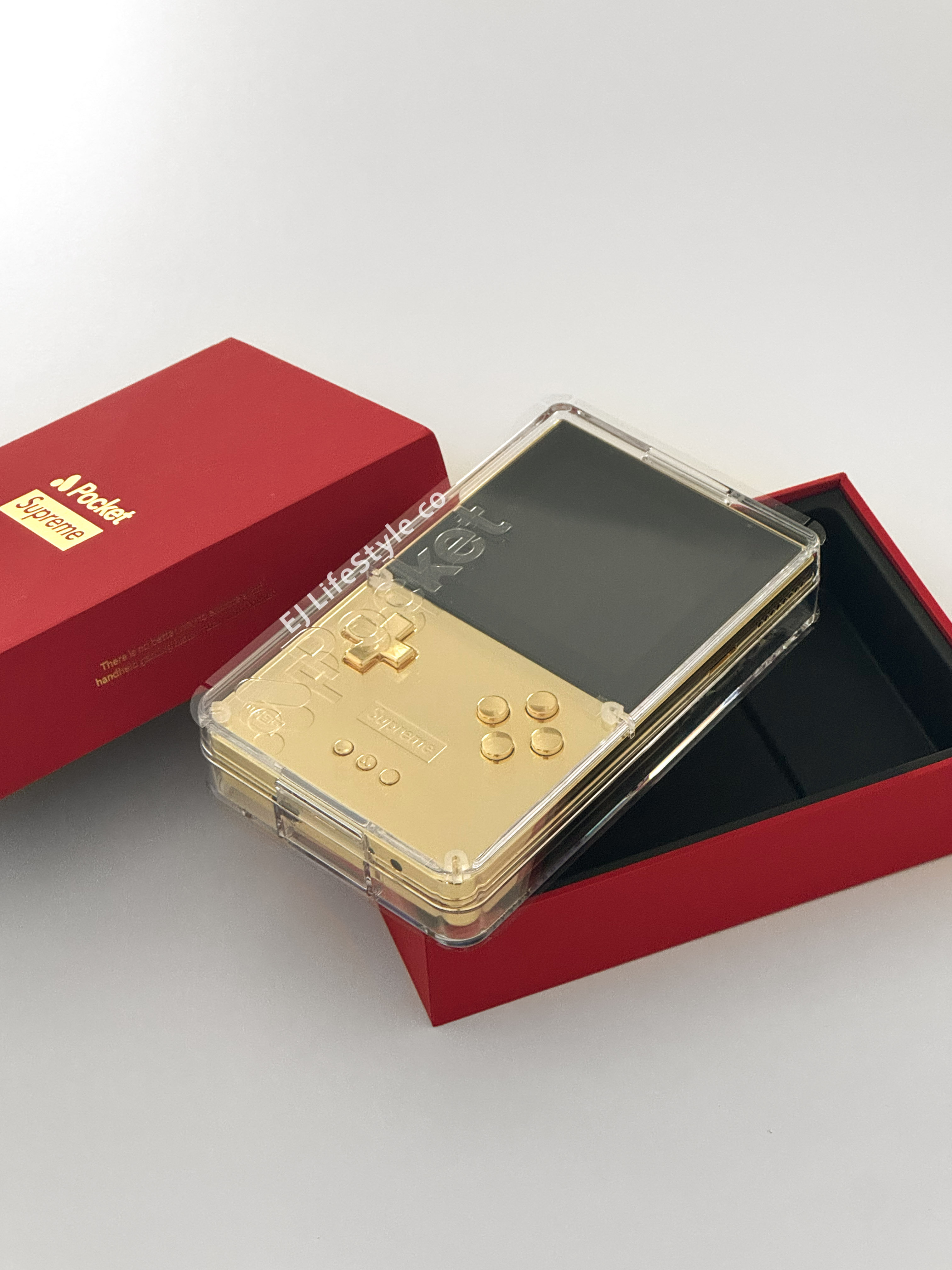 🇯🇵 SUPREME × ANALOGUE POCKET 限定聯名 GAMEBOY 24K 鍍金 掌上型遊戲機 / 現貨